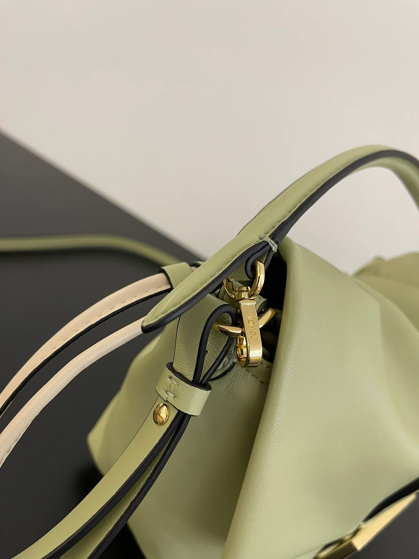 Классические Сумки Женские Fendi 13546195