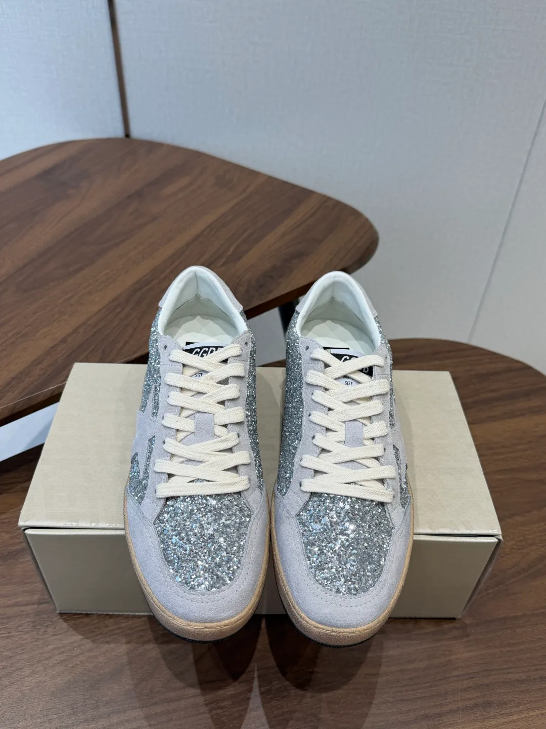 Кроссовки Женские Golden Goose 18357251