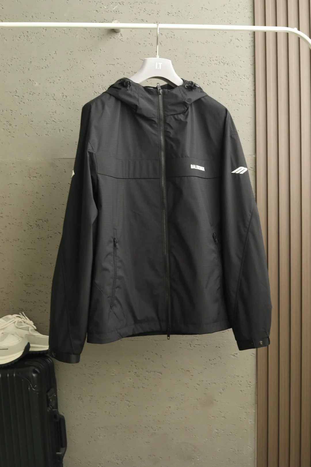 Куртки И Пуховики Женские Balenciaga 10477956