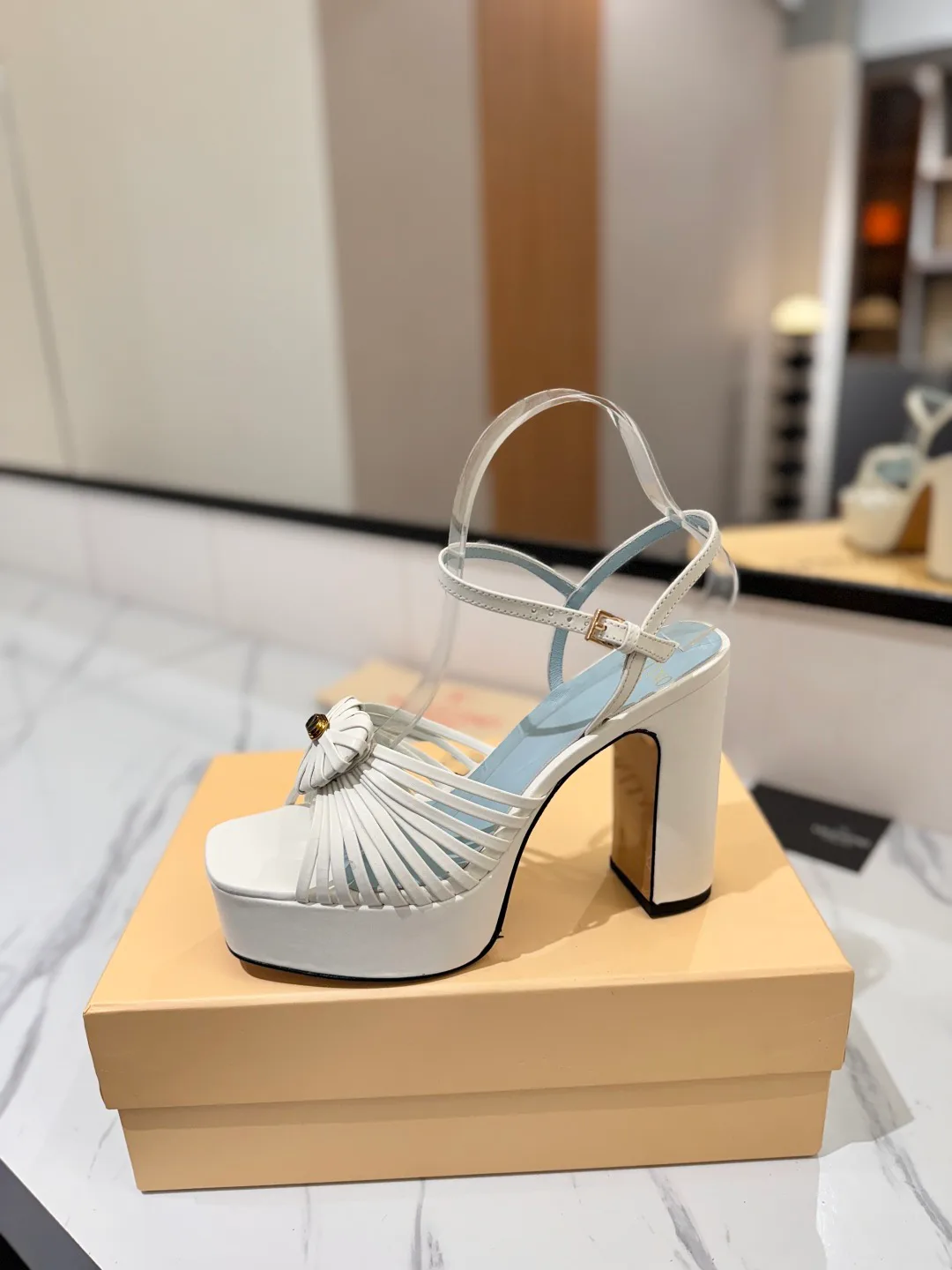 Босоножки Женские Valentino 10026786