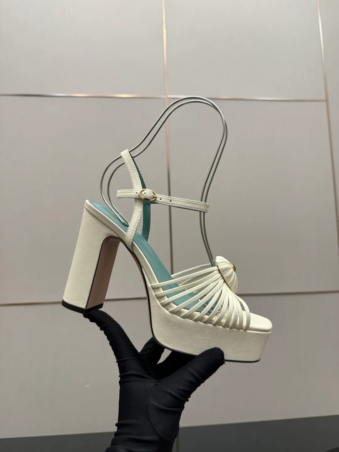 Босоножки Женские Valentino 5052051