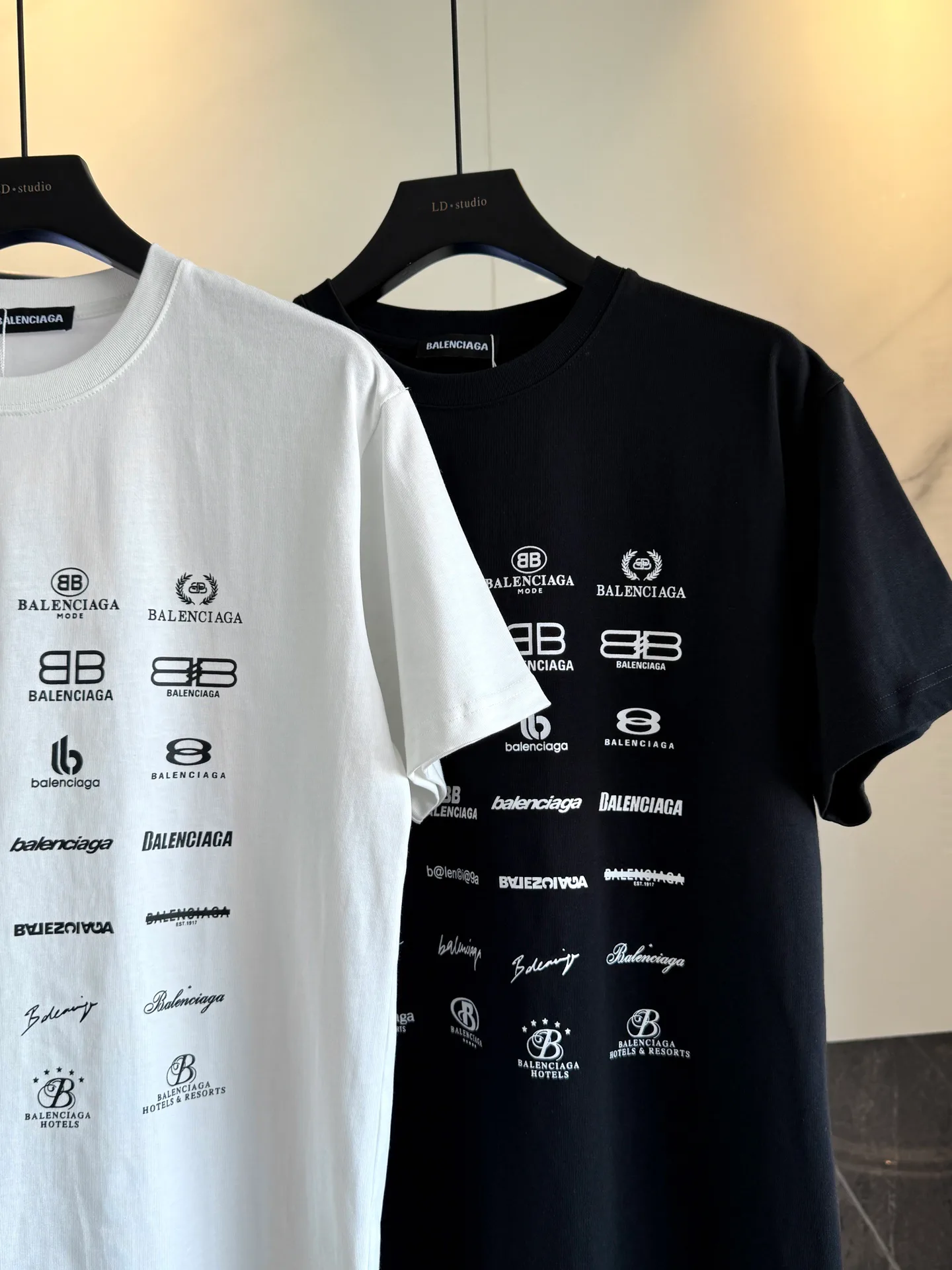 Футболки Женские Balenciaga 3423