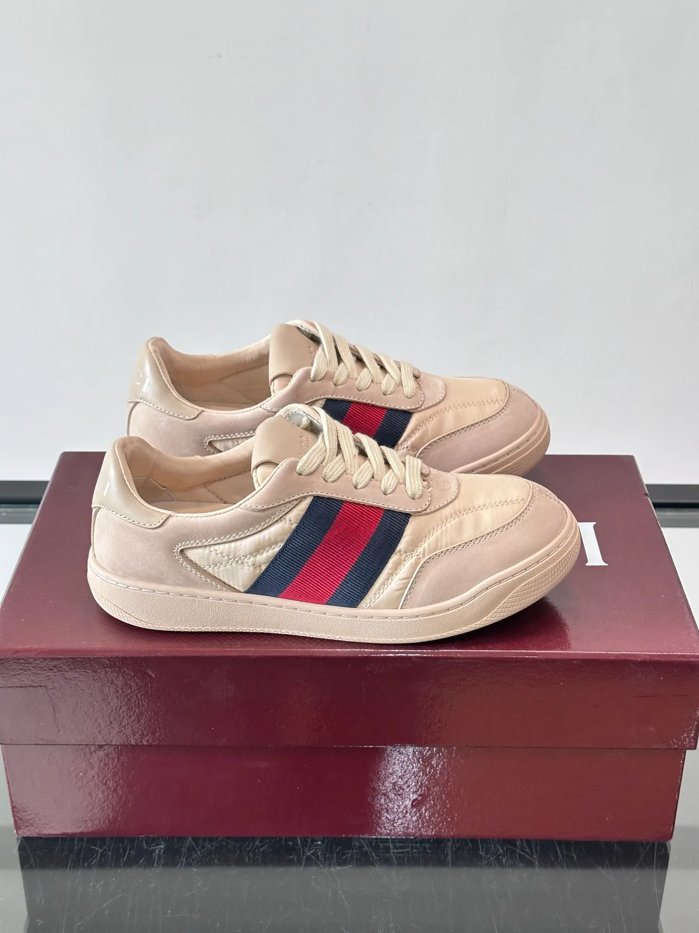 Кроссовки Женские Gucci 18102029