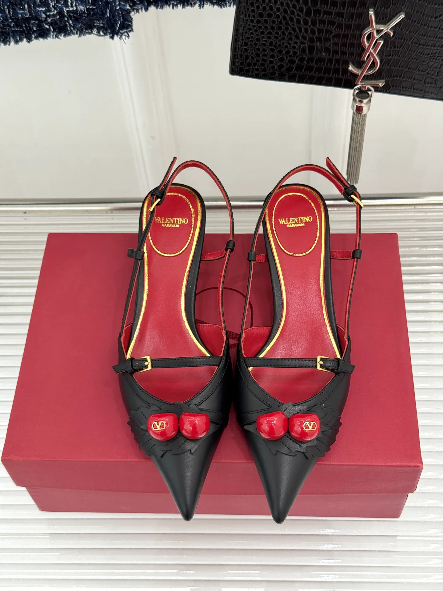 Босоножки Женские Valentino 16973360