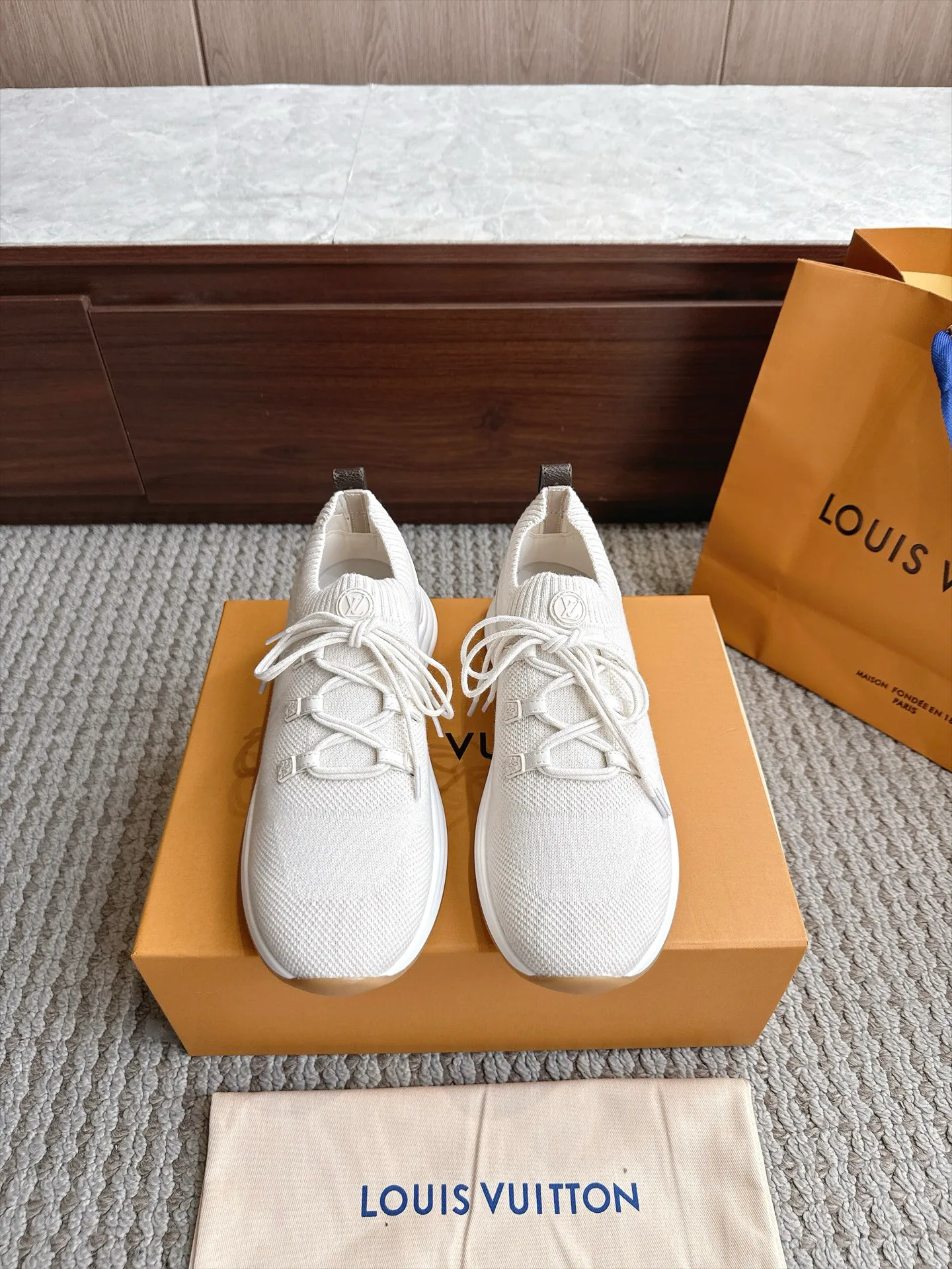 Кроссовки Женские Louis Vuitton 18333245