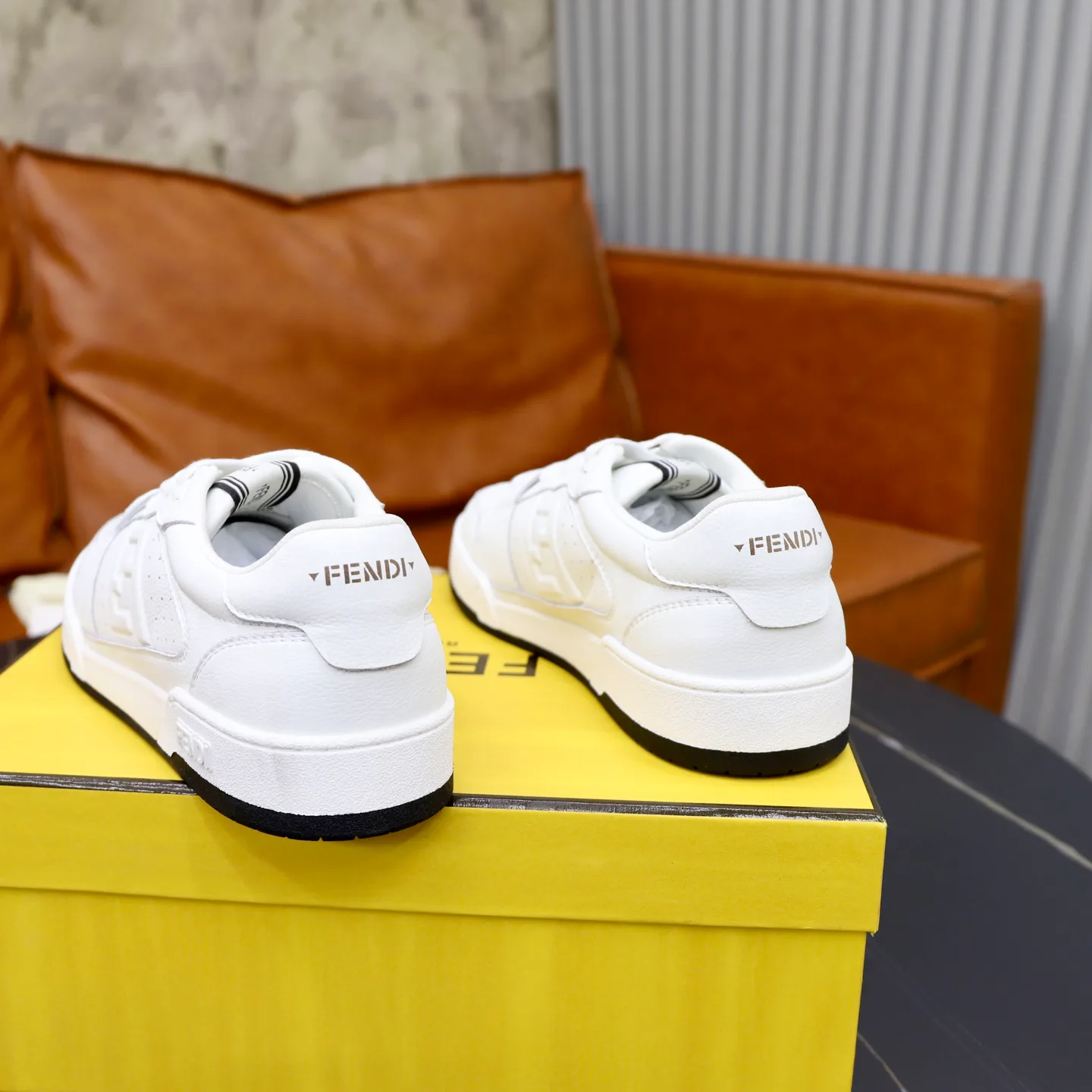 Кроссовки Женские Fendi 18516273