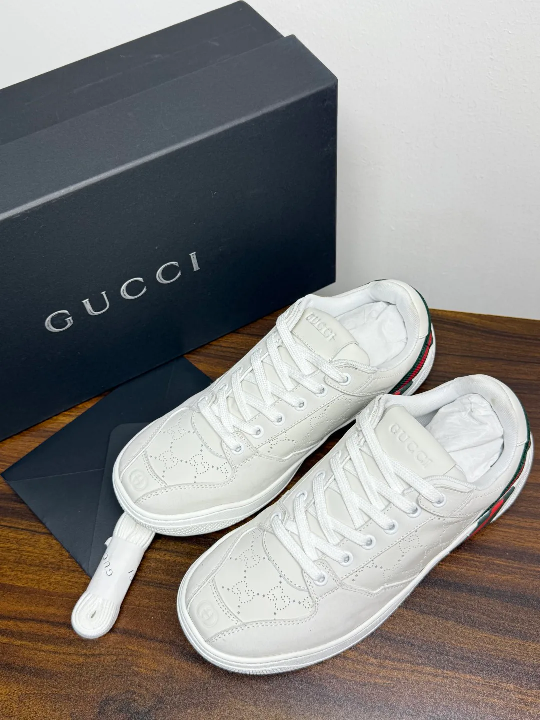 Кроссовки Женские Gucci 18943071