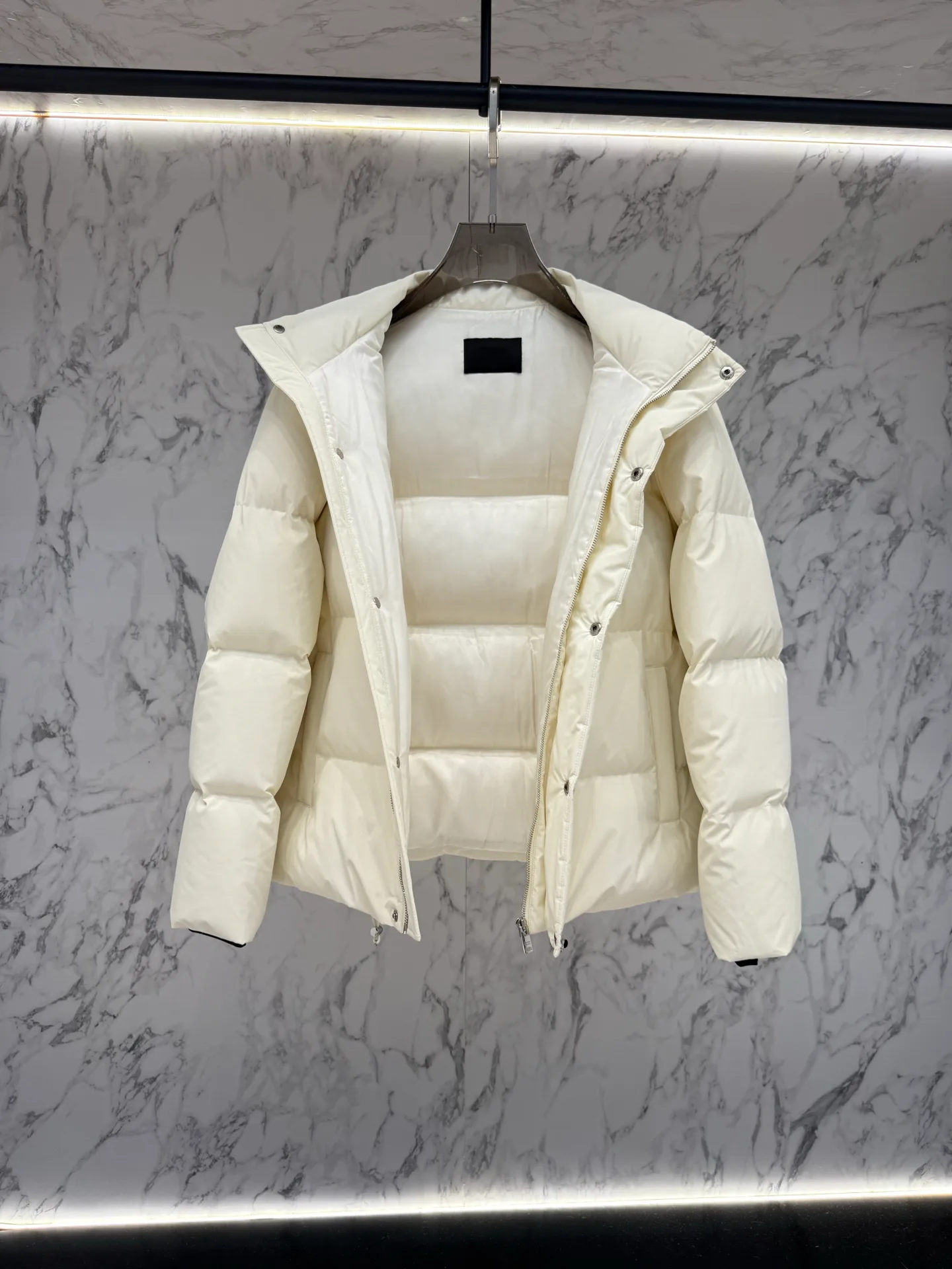 Куртки И Пуховики Женские Prada 19246454