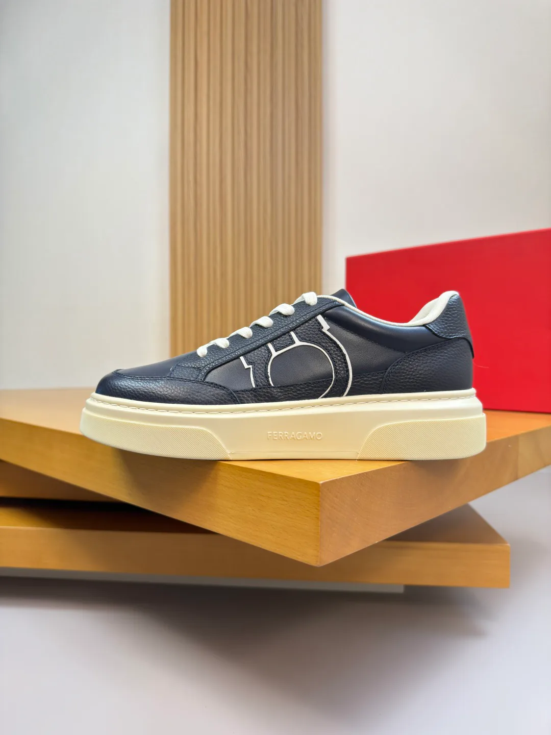 Кроссовки Женские Salvatore Ferragamo 11874844