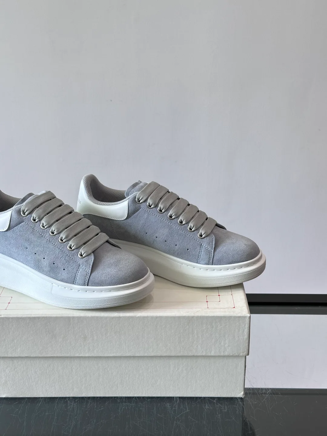 Кроссовки Женские Alexander Mcqueen 17447546