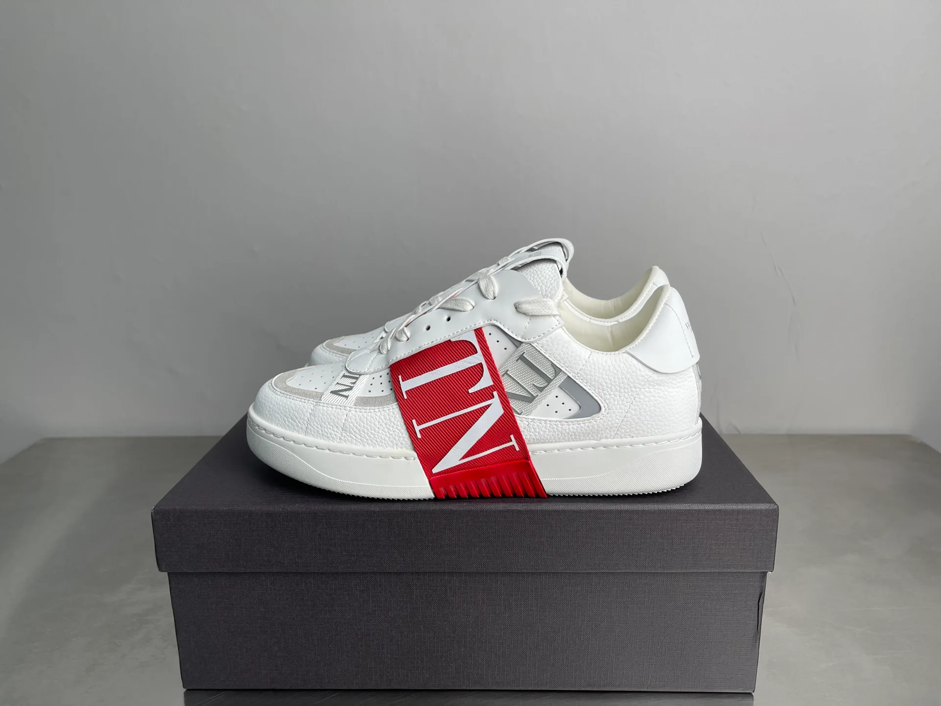 Кроссовки Женские Valentino 18637673