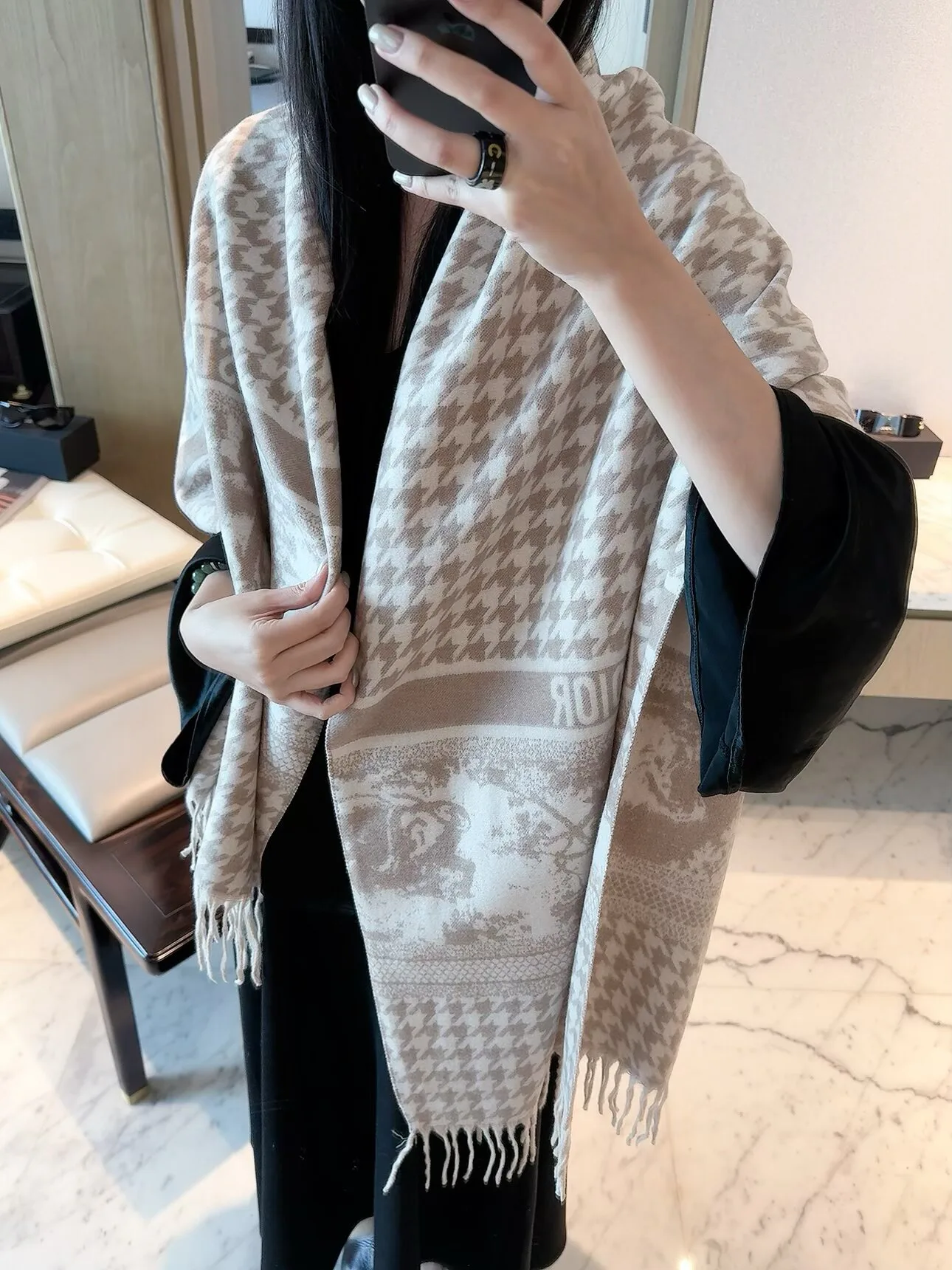 Шарфы Christian Dior 18598275