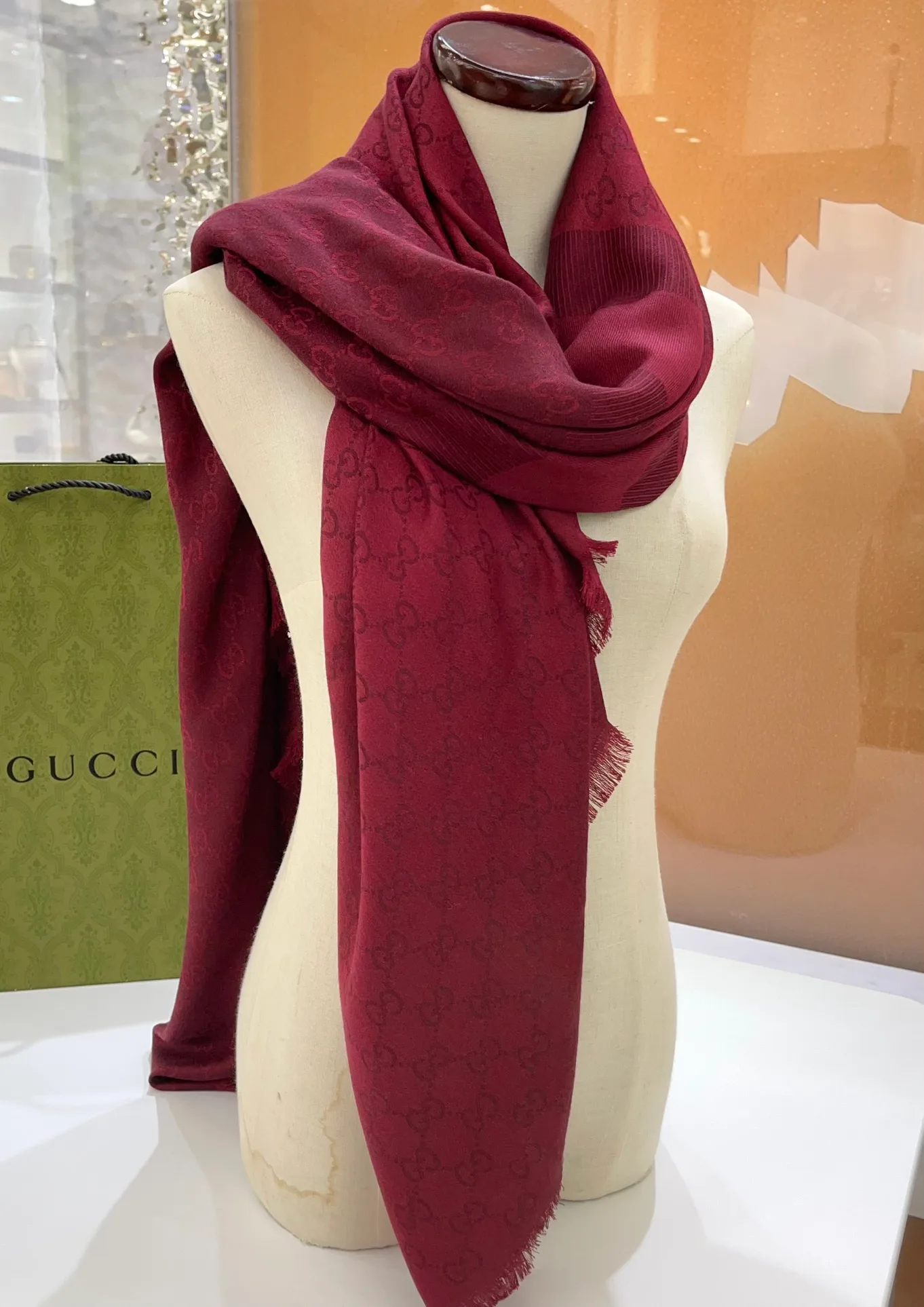 Шарфы Gucci 2536170