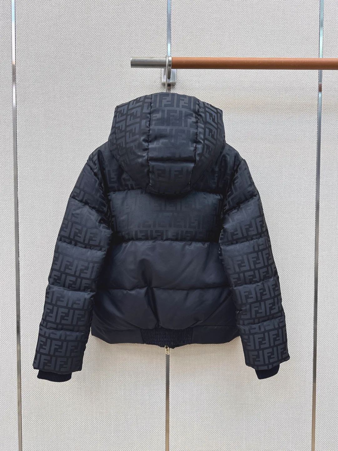 Куртки И Пуховики Женские Fendi 18279067