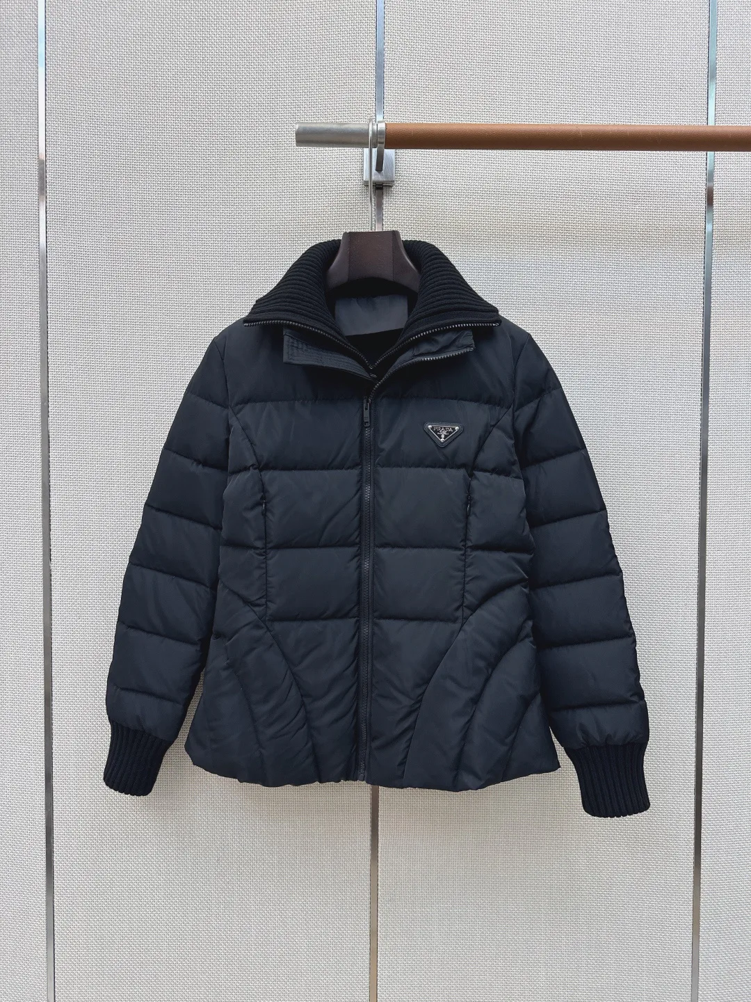 Куртки И Пуховики Женские Prada 18711539