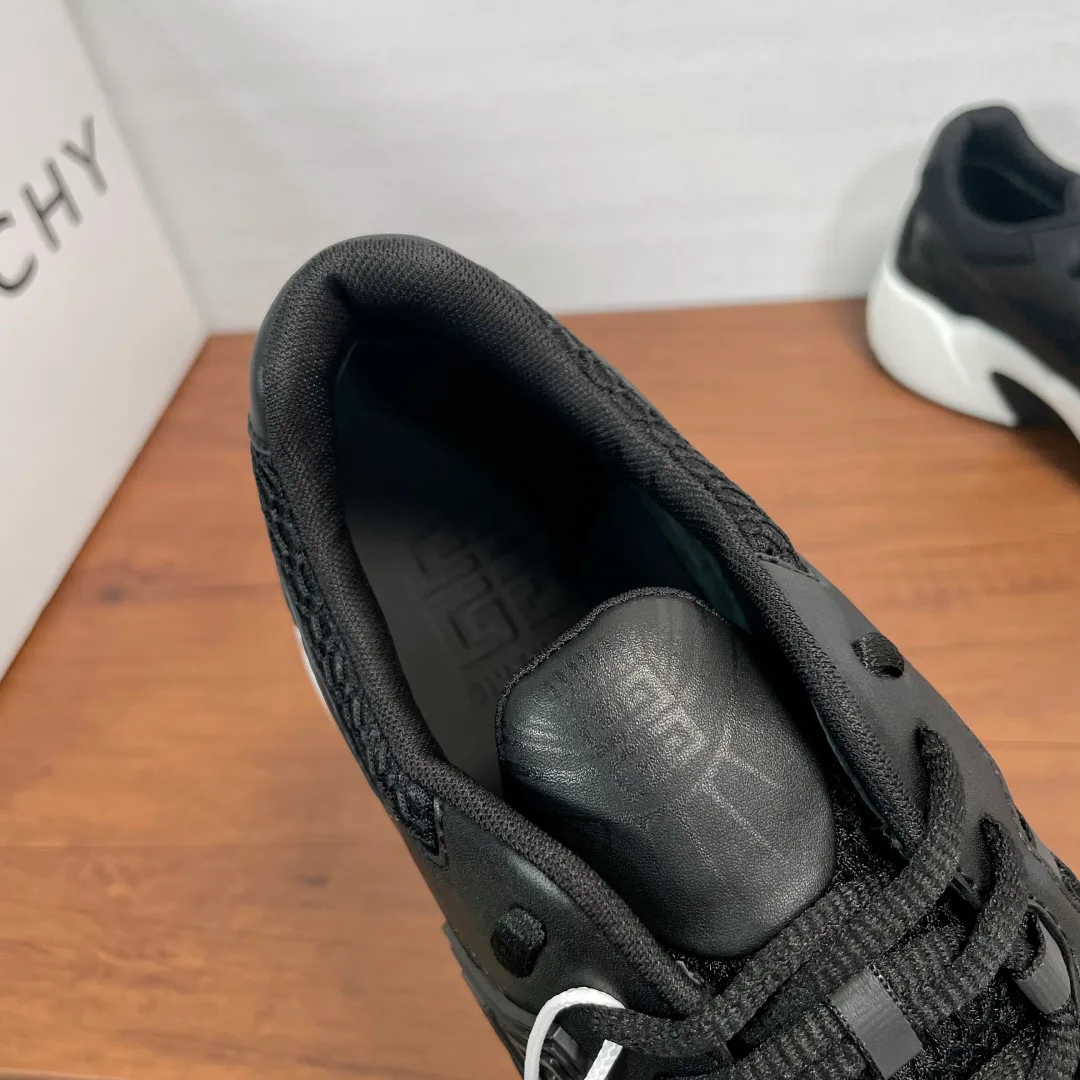 Кроссовки Мужские Givenchy 17307244