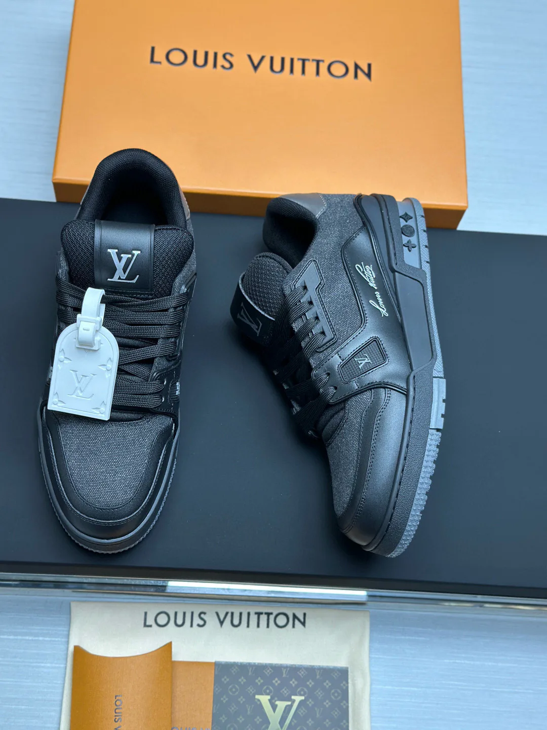 Кроссовки Женские Louis Vuitton 604323