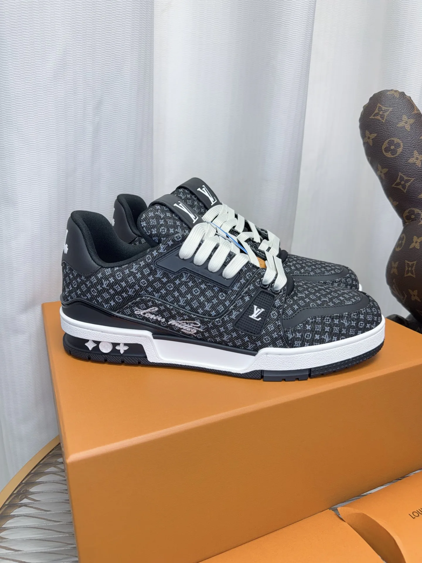 Кроссовки Женские Louis Vuitton 18234386