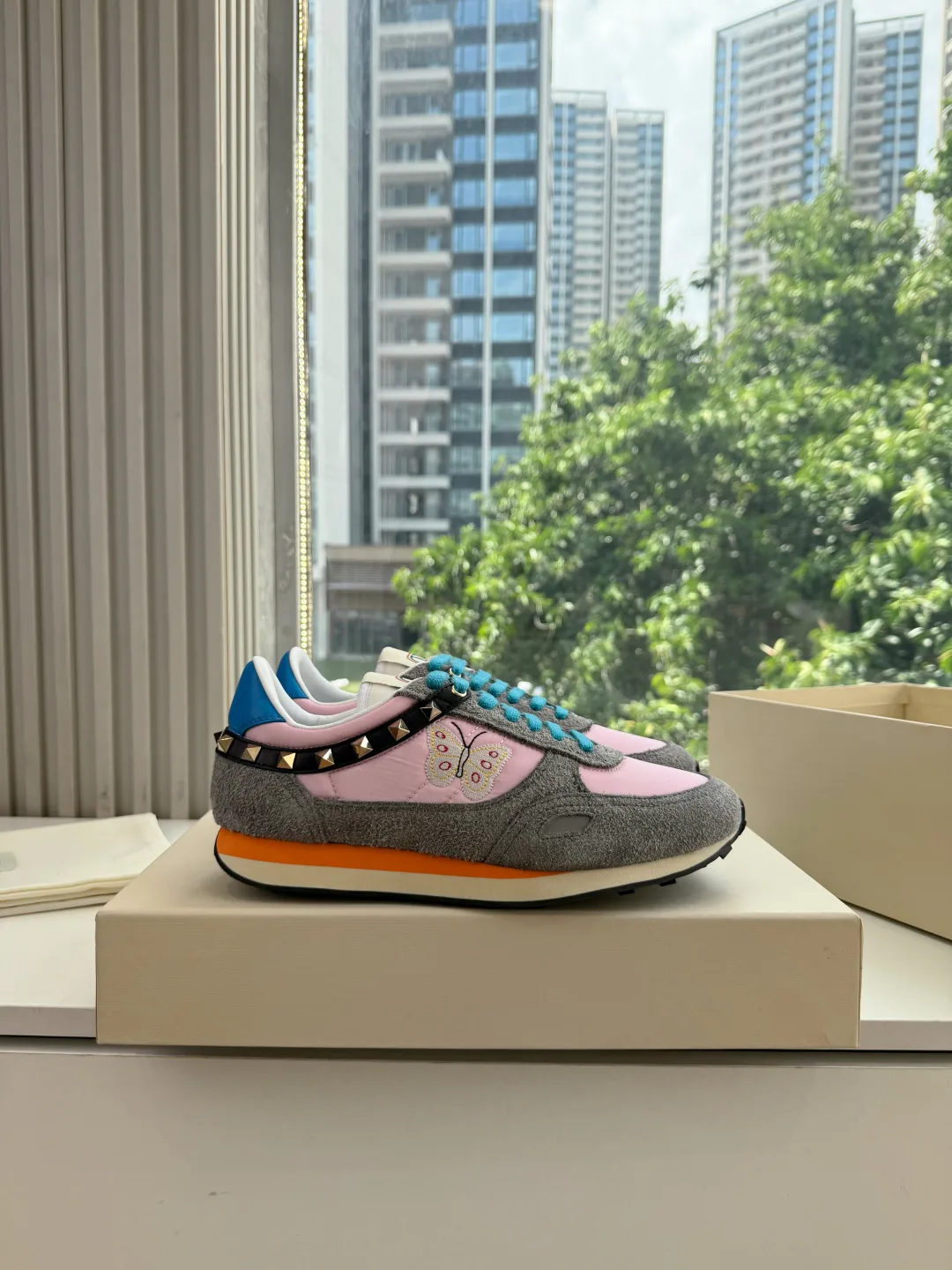 Кроссовки Женские Valentino 18053443