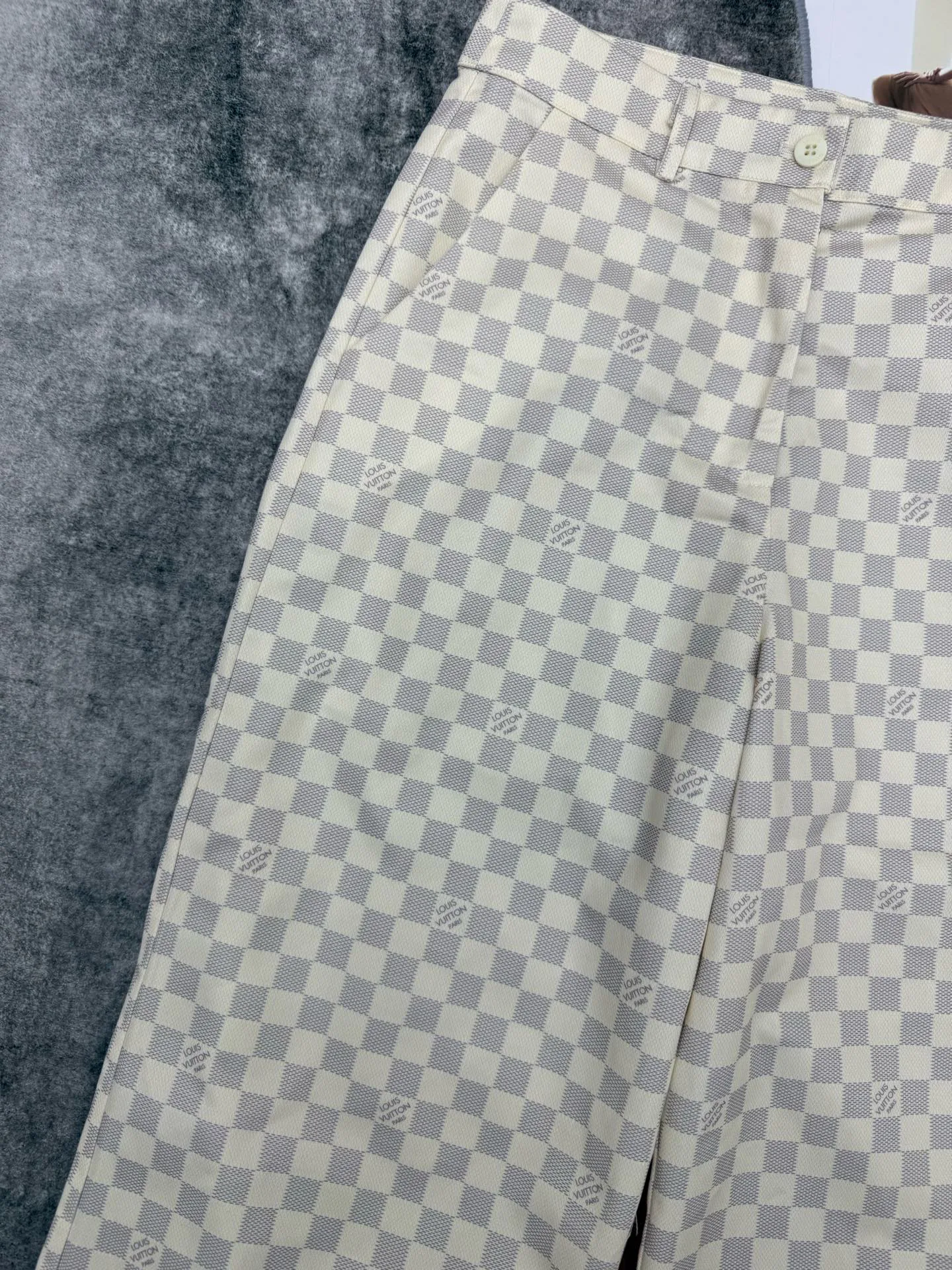 Брюки Женские Louis Vuitton 18348266