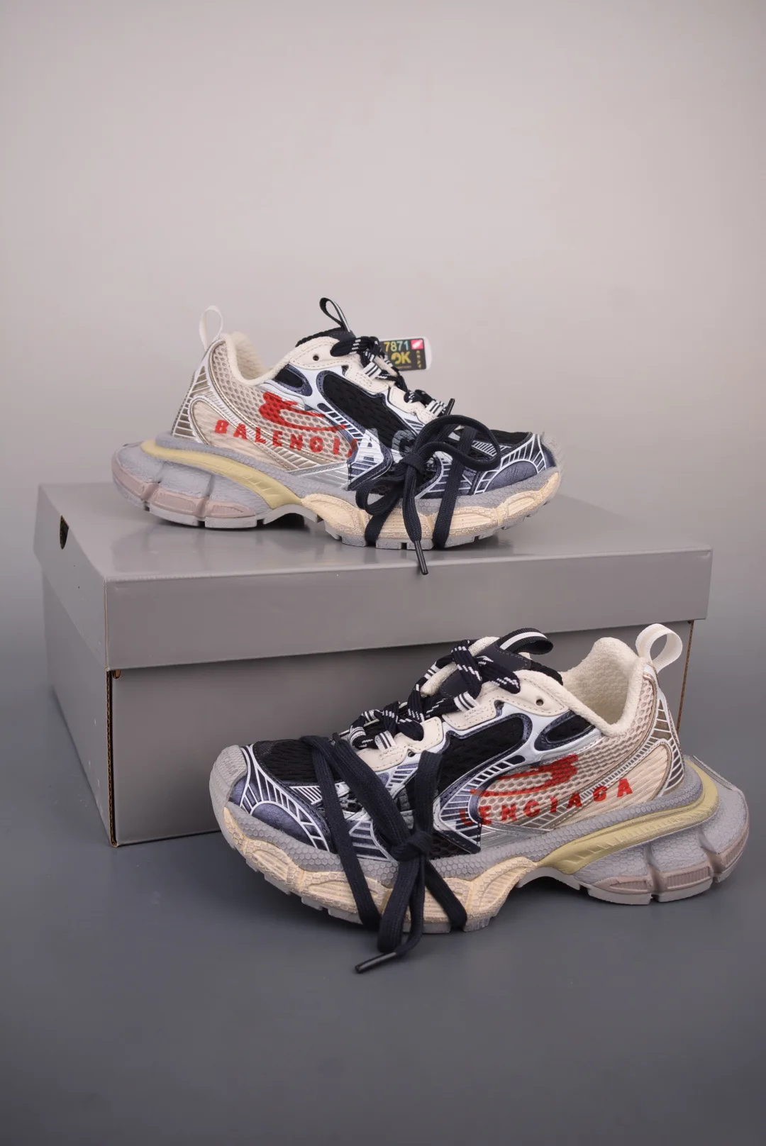 Кроссовки Женские Balenciaga 17429962
