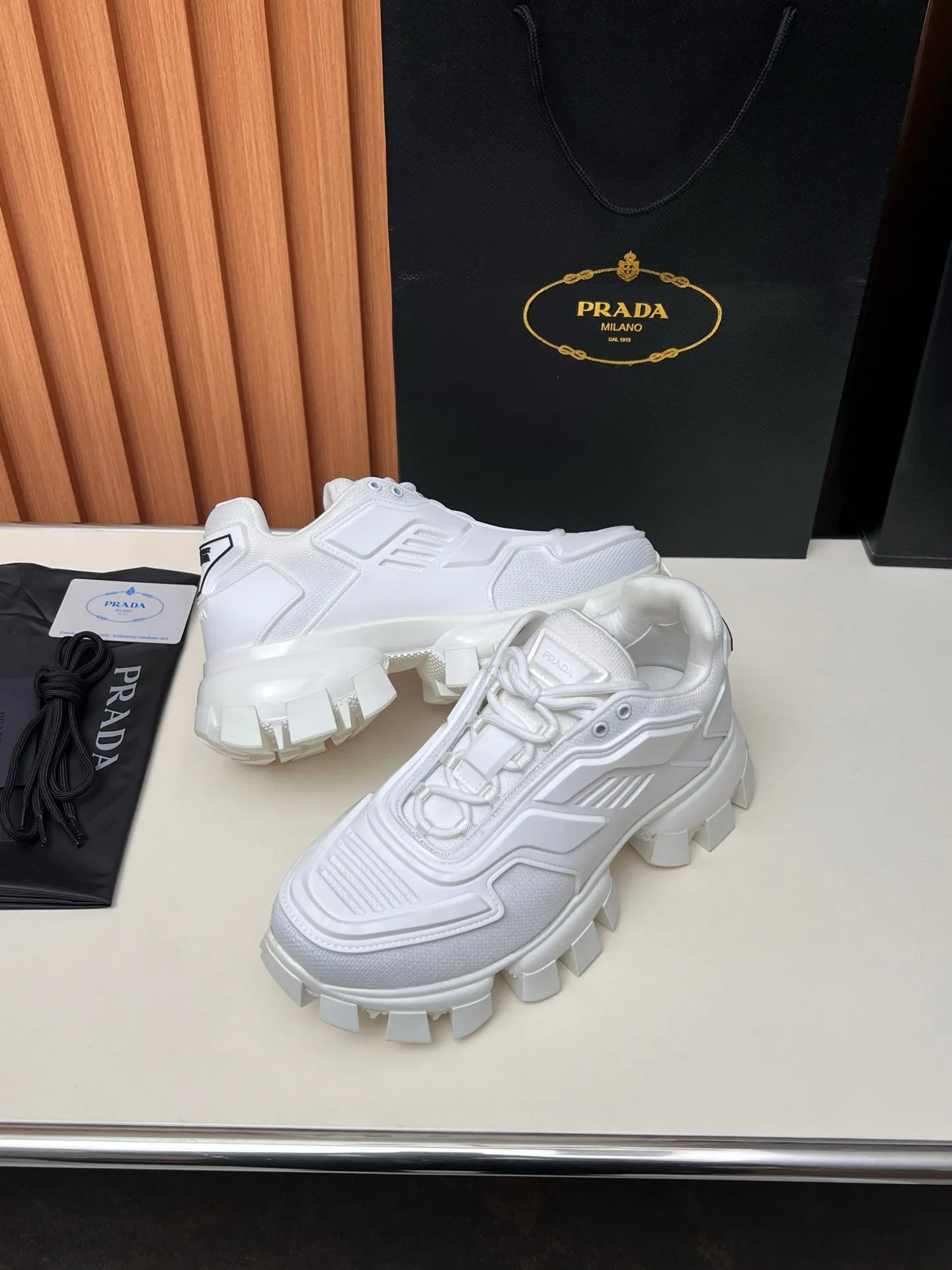 Кроссовки Женские Prada 17955142