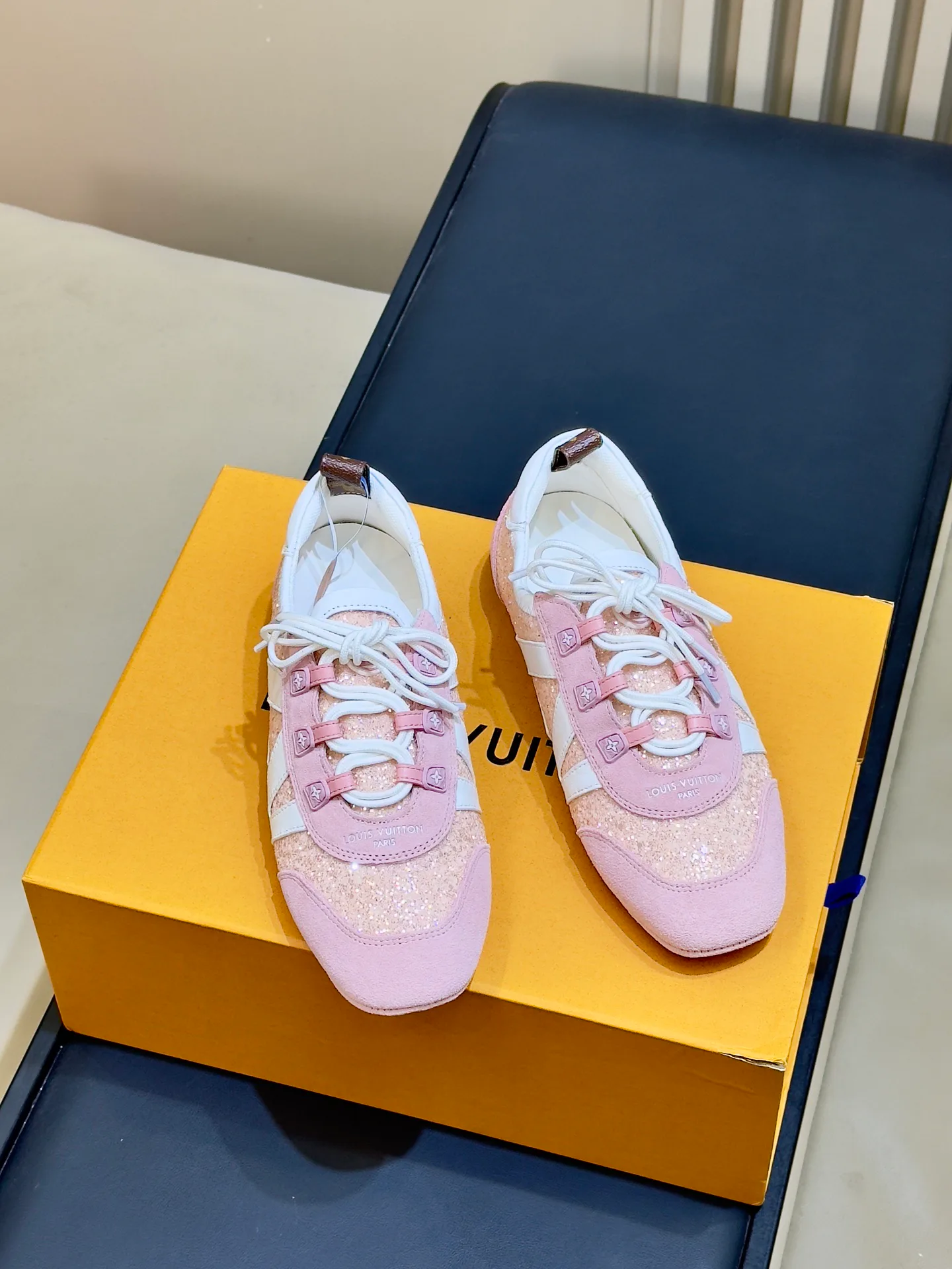 Кроссовки Женские Louis Vuitton 17480200