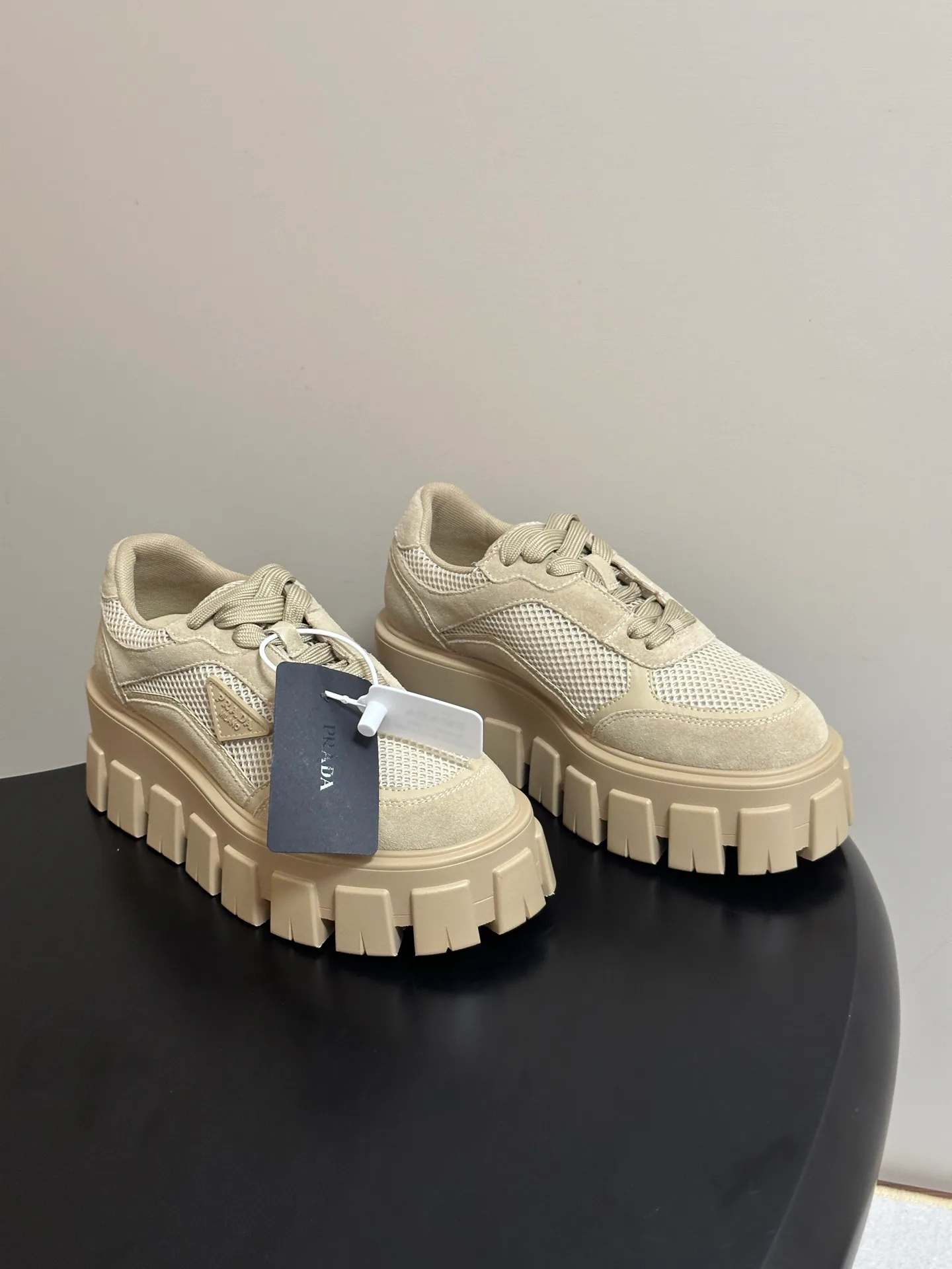 Кроссовки Женские Prada 18049585