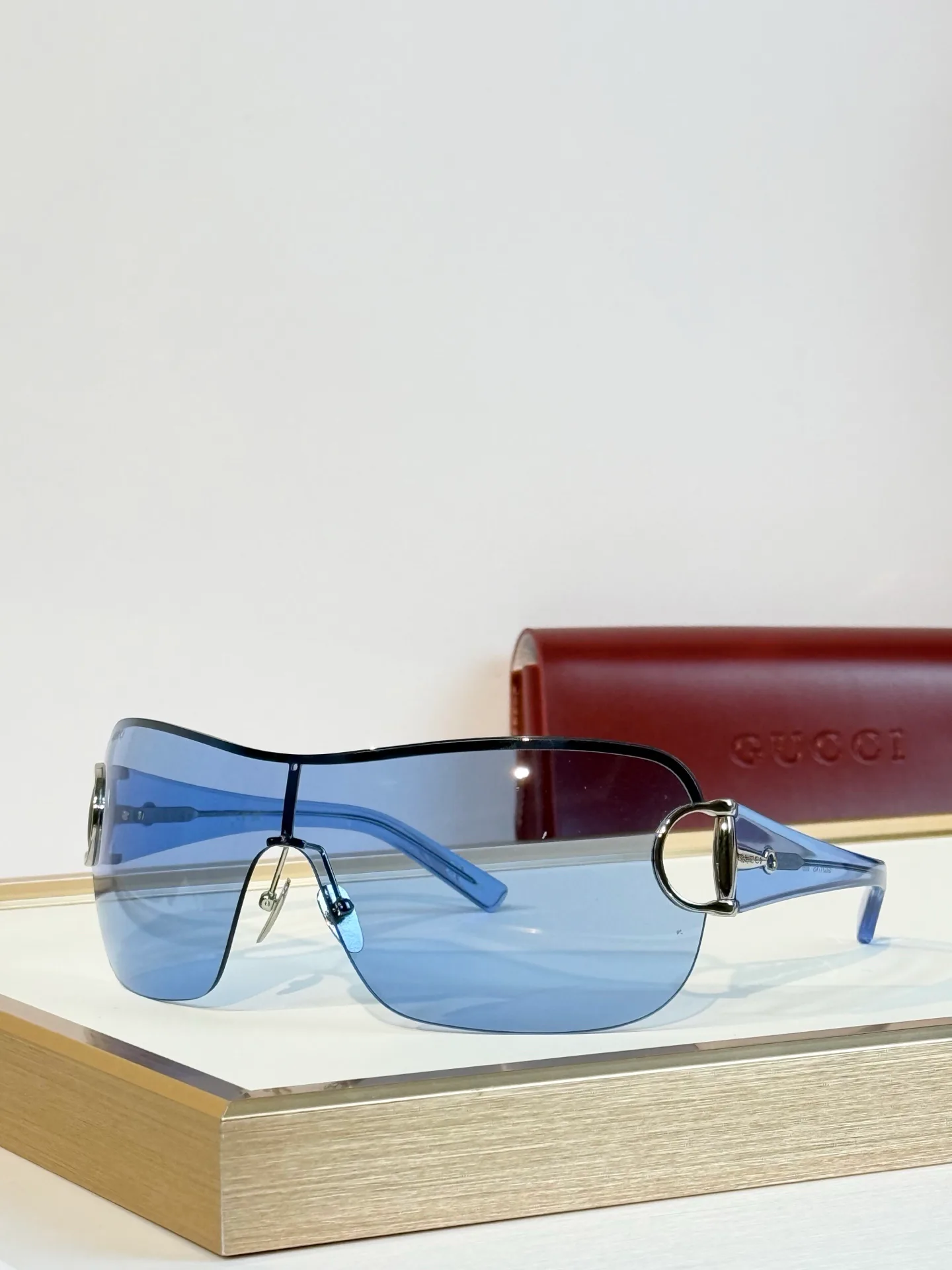 Очки Gucci 18118437