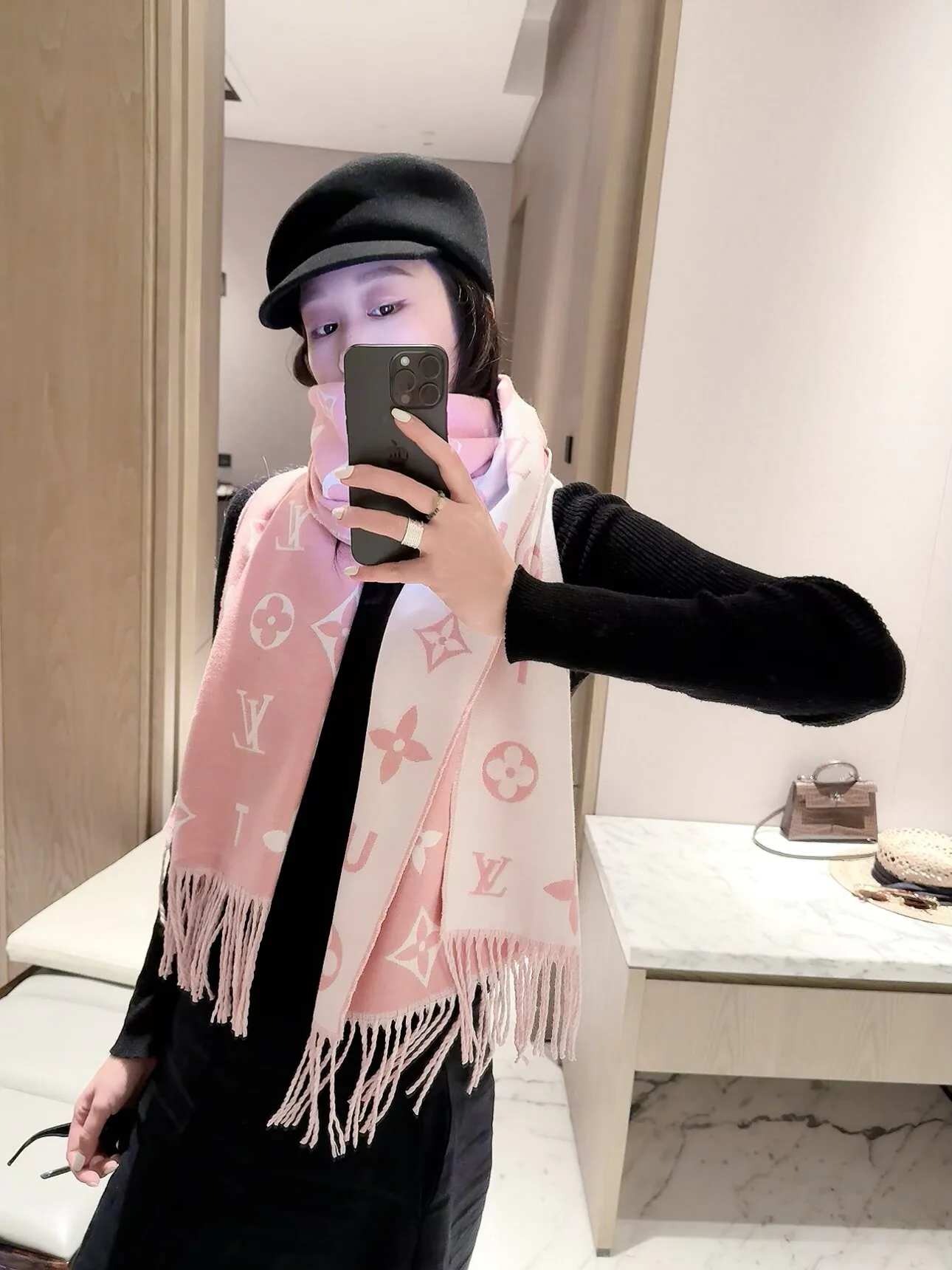 Шарфы Louis Vuitton 18377563