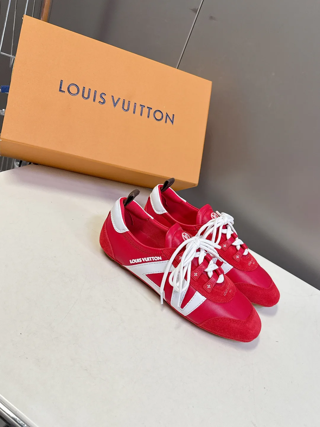 Кроссовки Женские Louis Vuitton 1480743