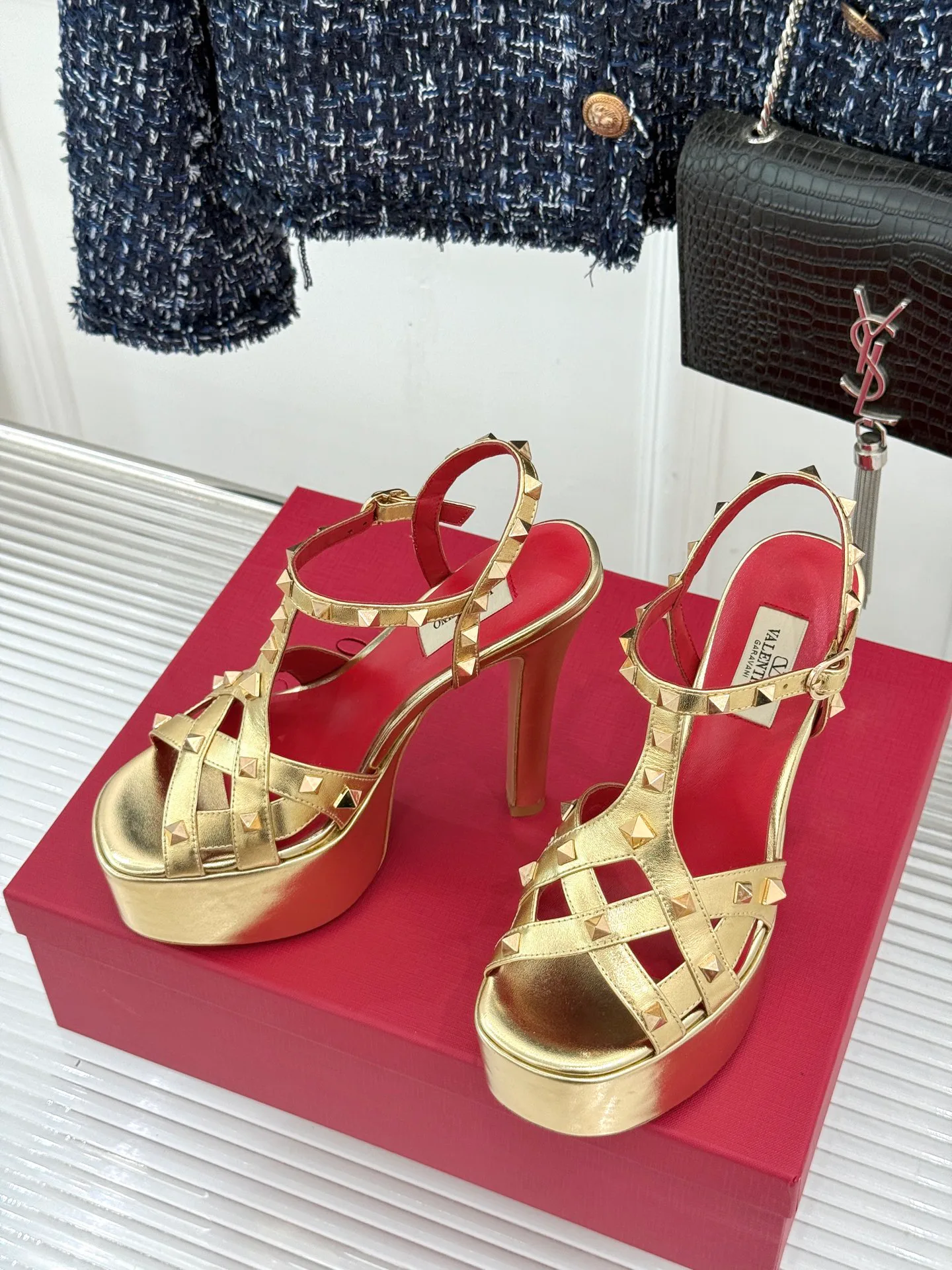 Босоножки Женские Valentino 18198291