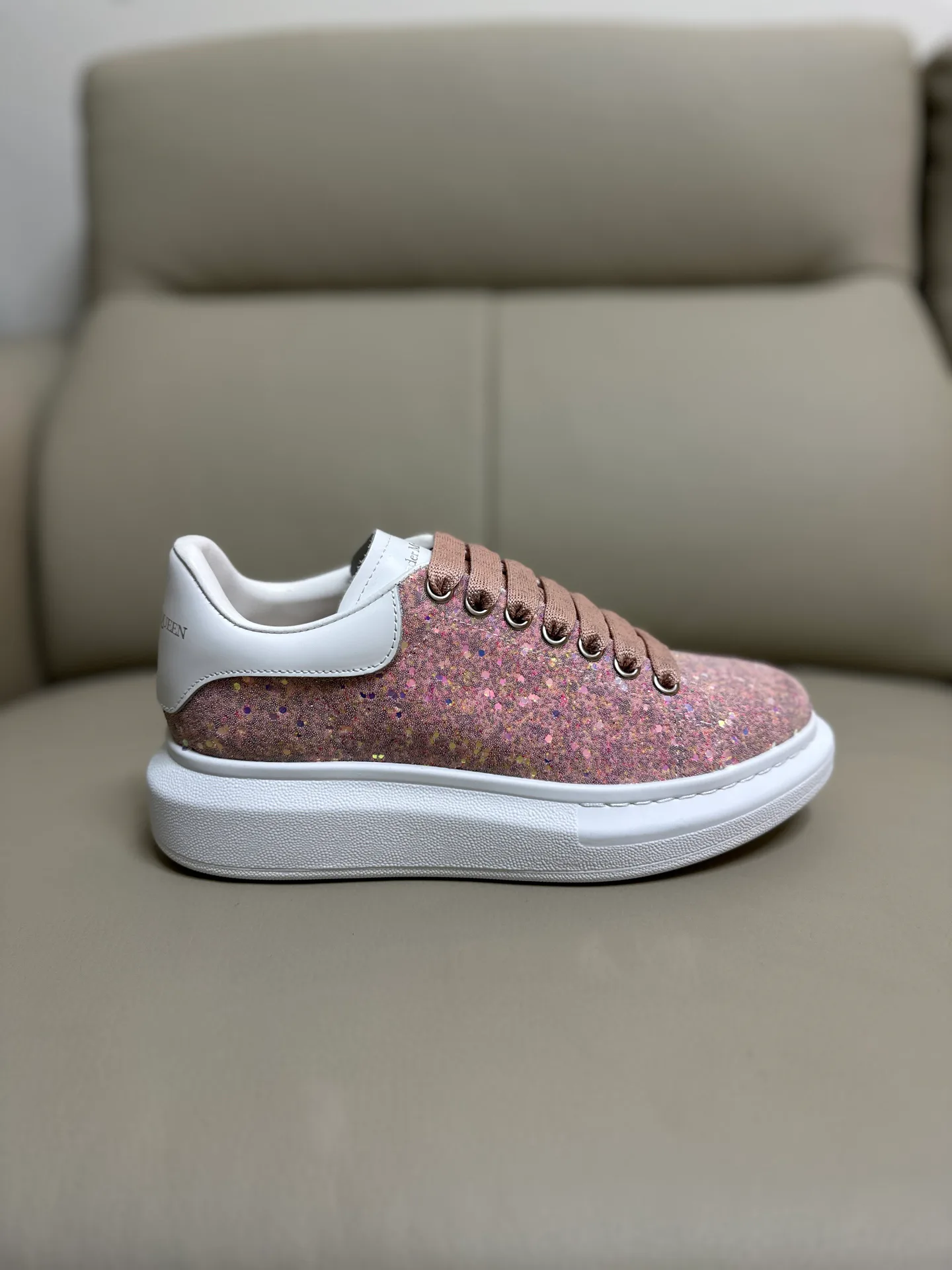 Кроссовки Женские Alexander Mcqueen 18616785