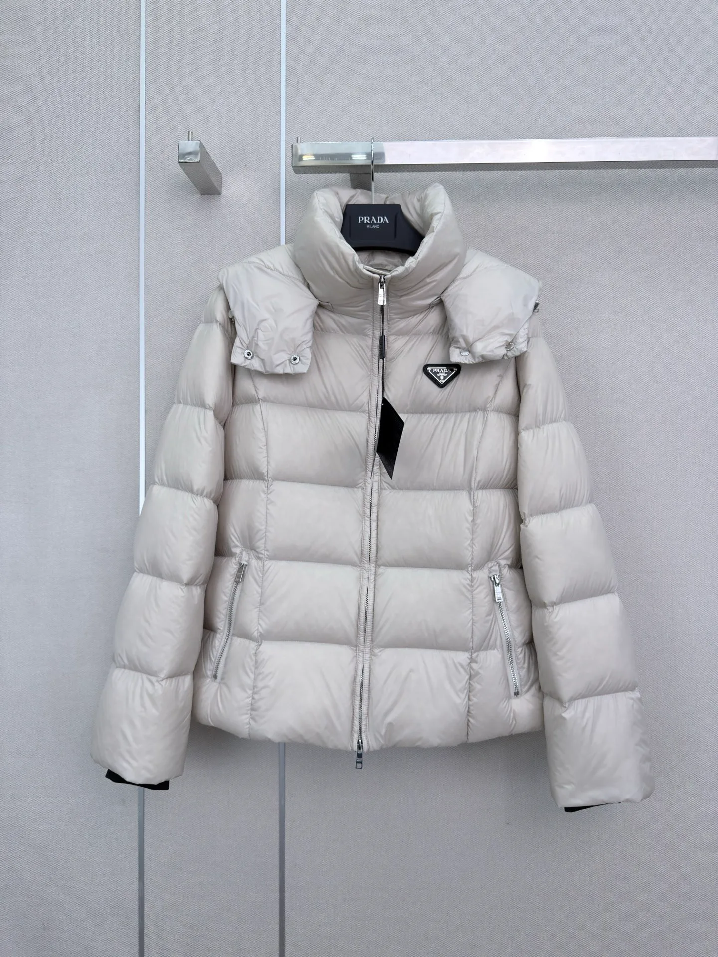 Куртки И Пуховики Женские Prada 18185815