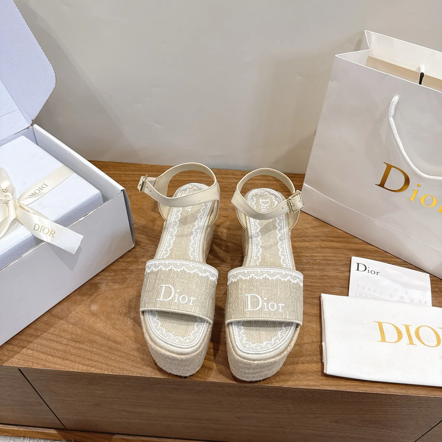 Босоножки Женские Christian Dior 17947072