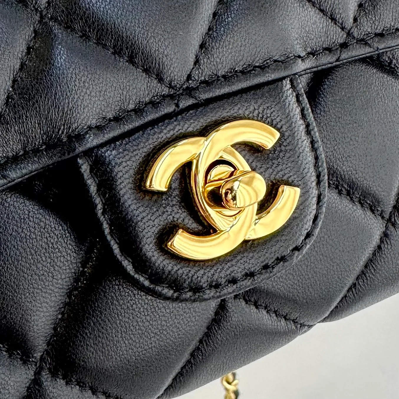 Классические Сумки Женские Chanel 18019356