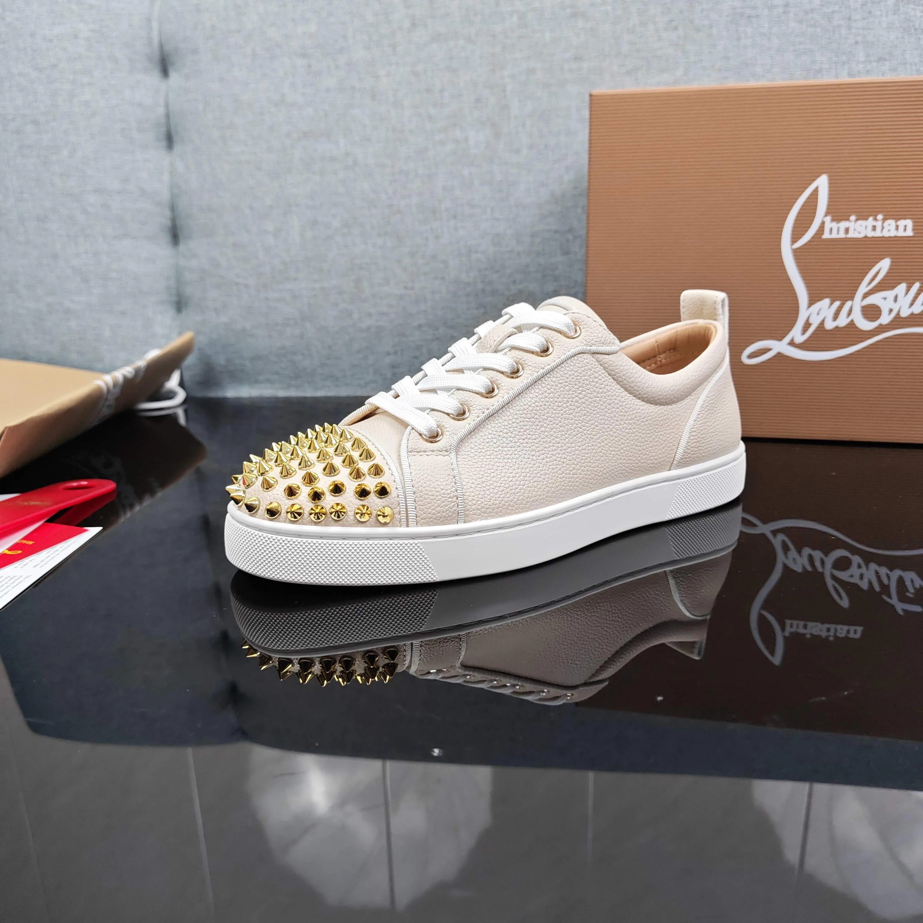 Кроссовки Женские Christian Louboutin 18039695