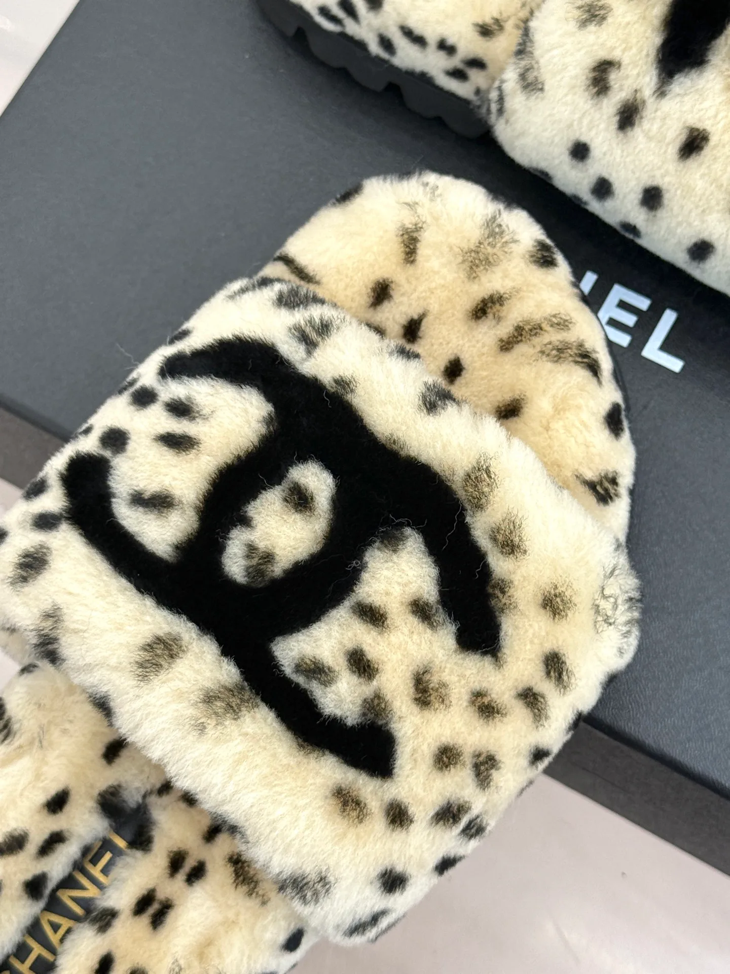 Тапочки Женские Chanel 18702871