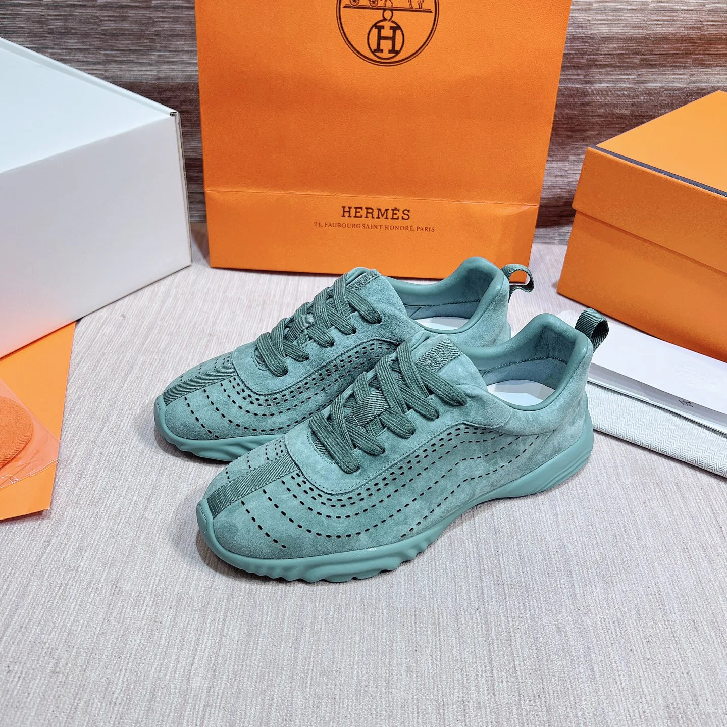 Кроссовки Женские Hermes 17749566