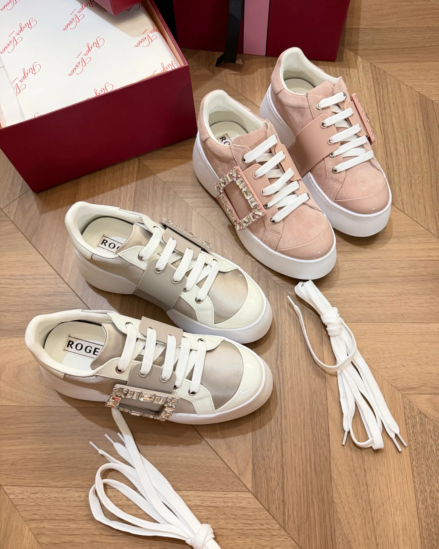 Кроссовки Женские Roger Vivier 18427939