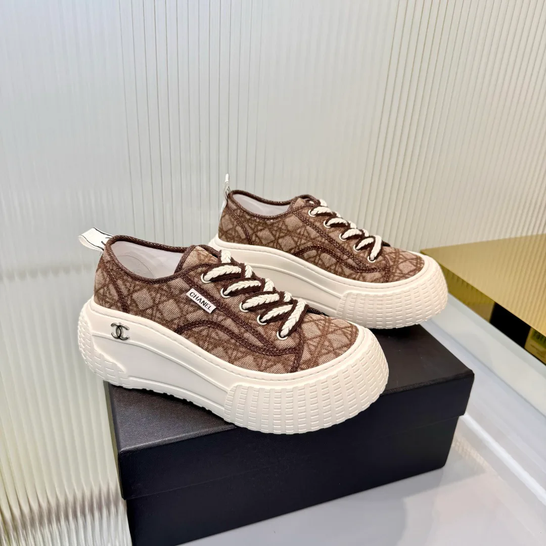 Кроссовки Женские Chanel 18366992