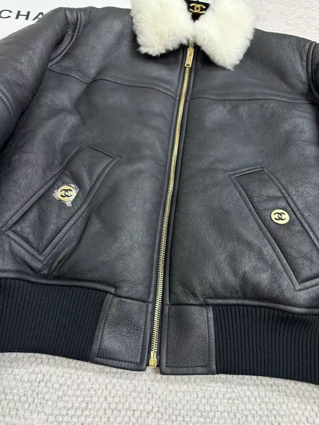 Кожаные Куртки И Дублёнки Женские Chanel 18363158