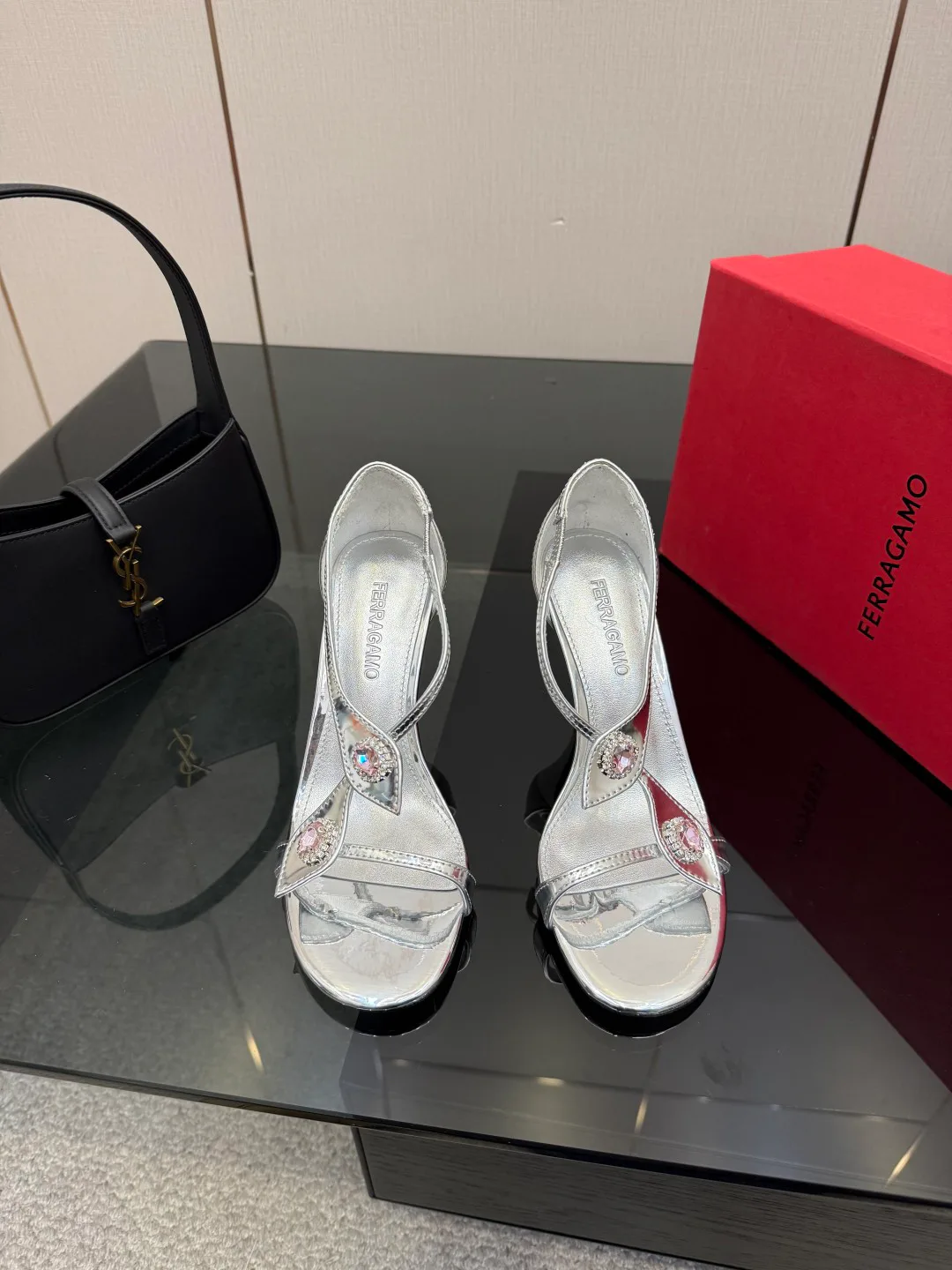 Босоножки Женские Salvatore Ferragamo 5052122