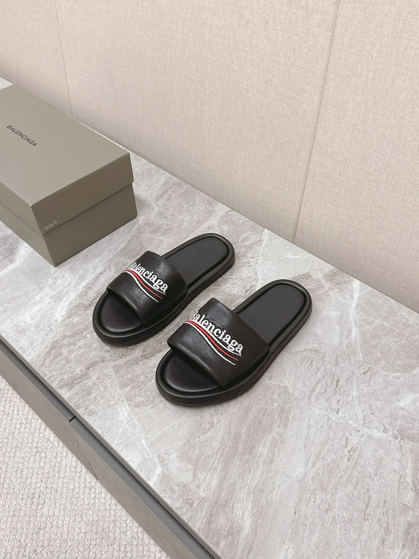 Шлепанцы Женские Balenciaga 22130