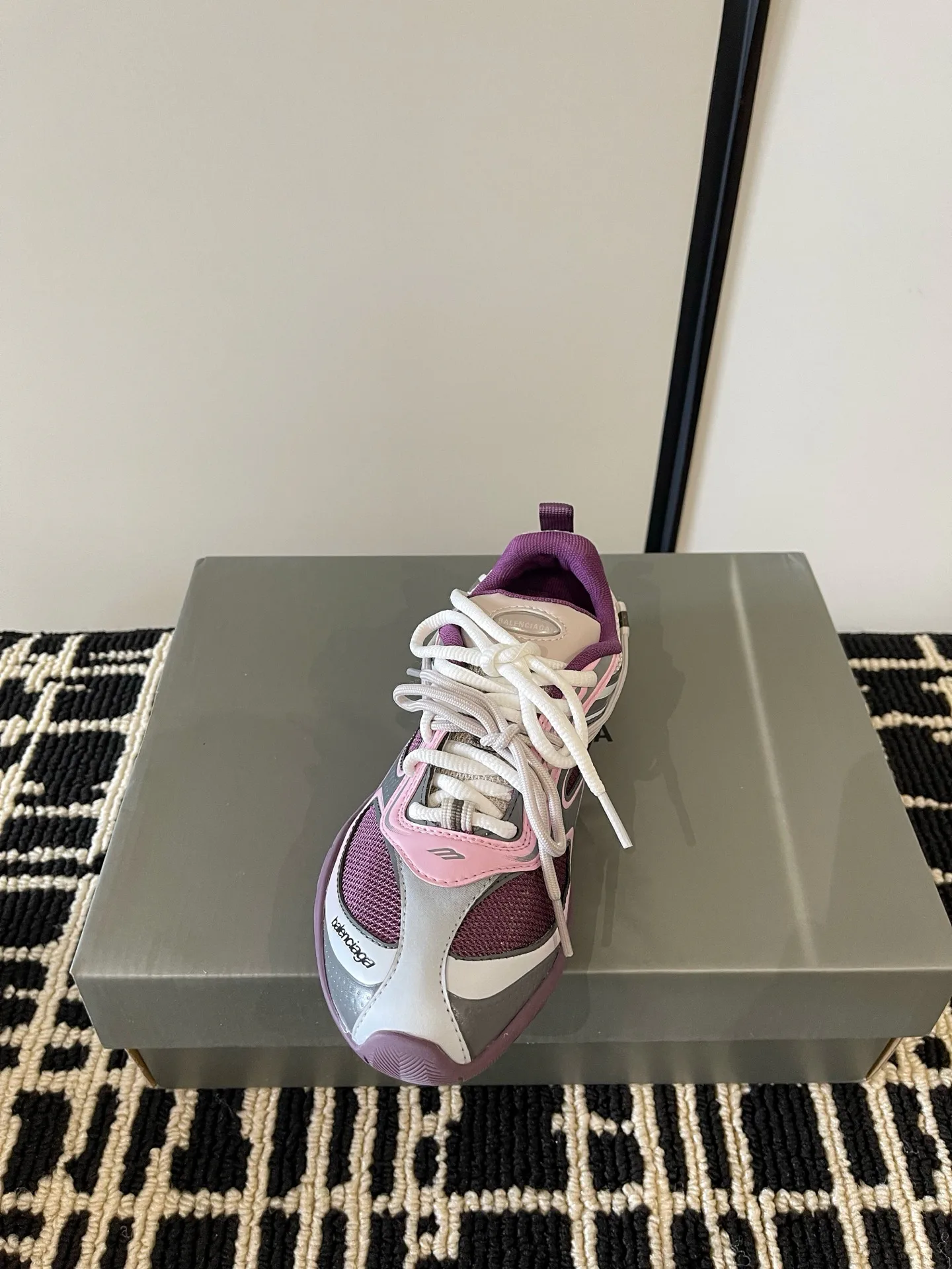 Кроссовки Женские Balenciaga 18386317