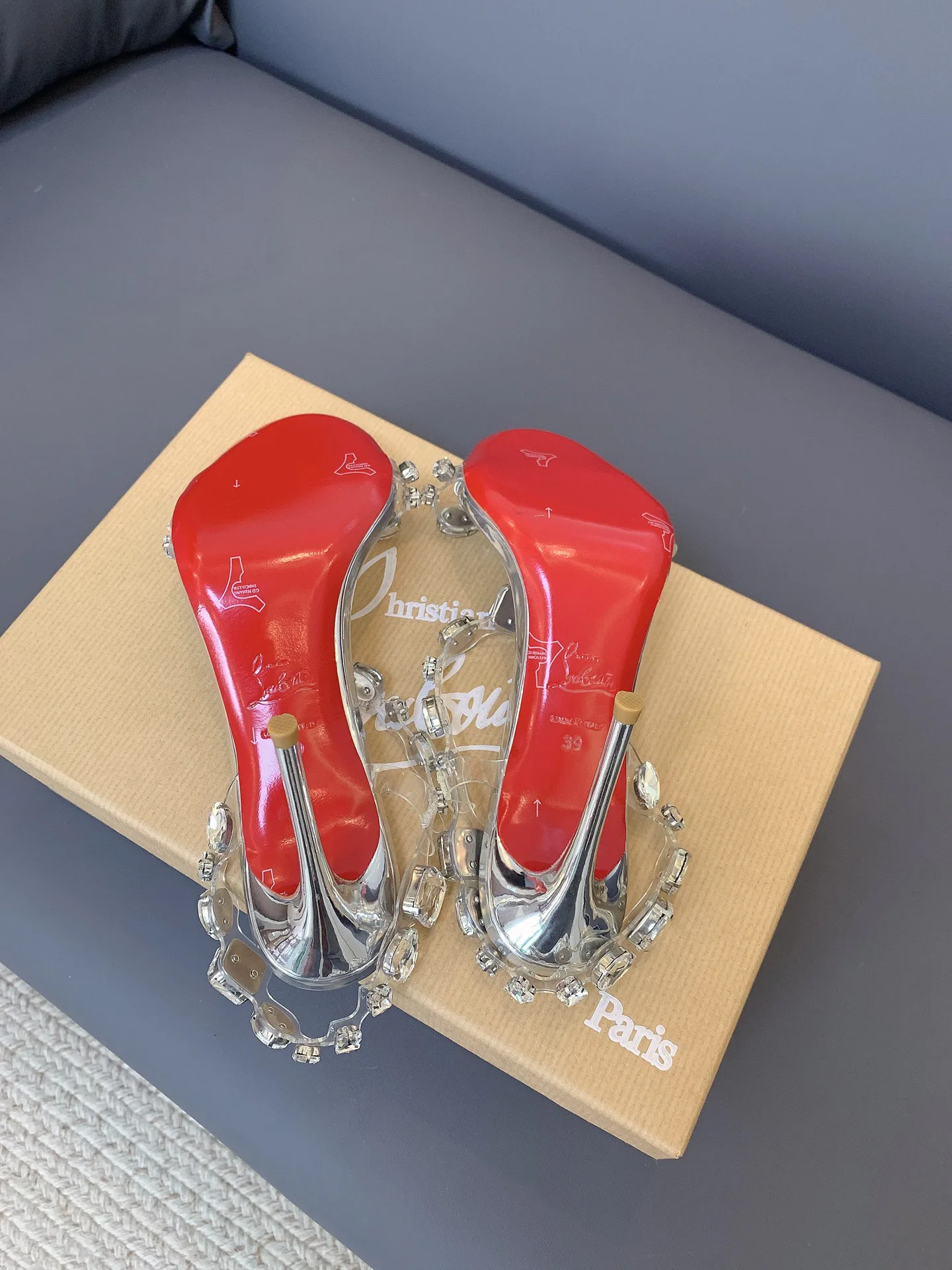 Босоножки Женские Christian Louboutin 17656588