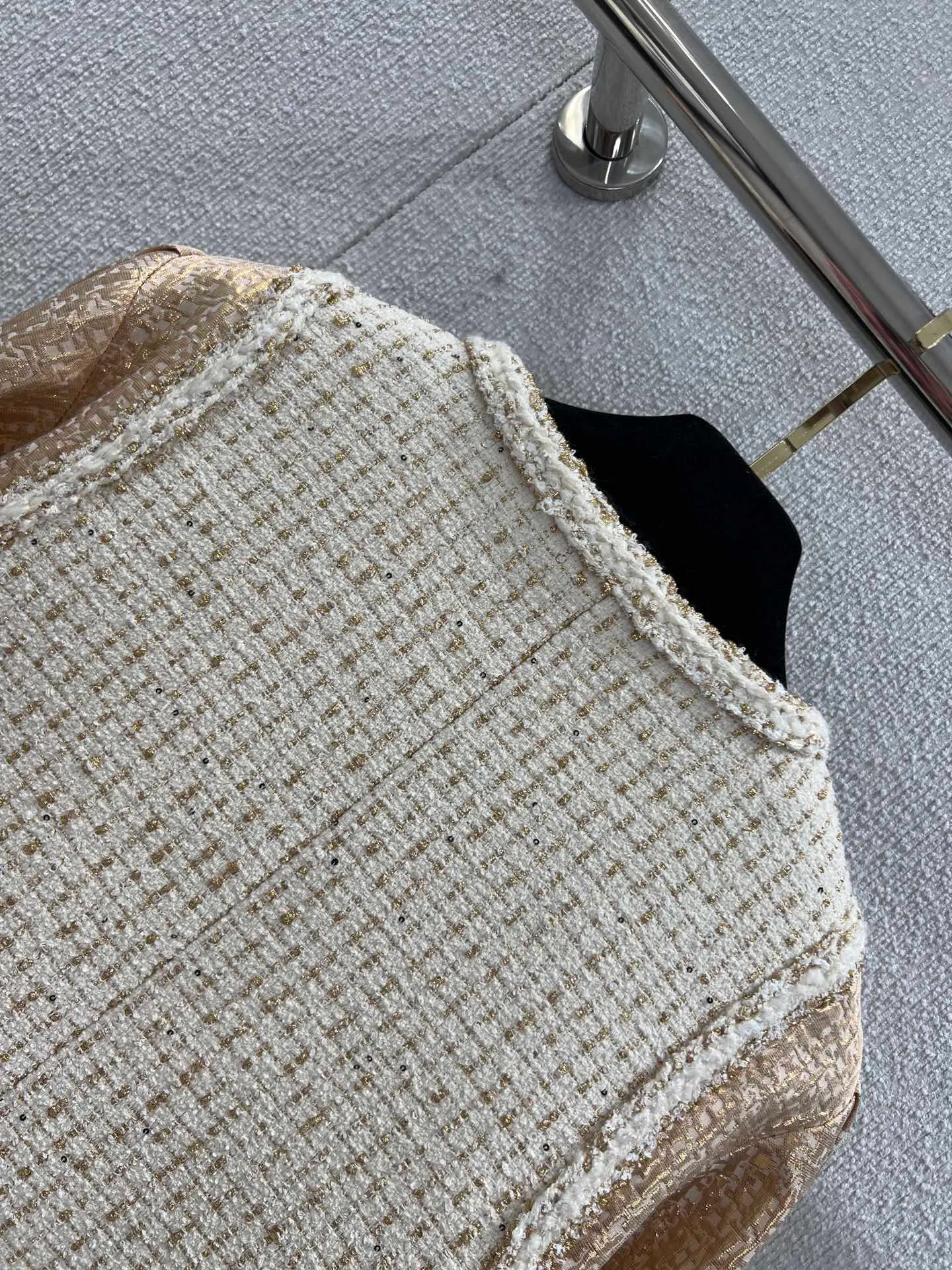 Куртки И Пуховики Женские Chanel 1828259