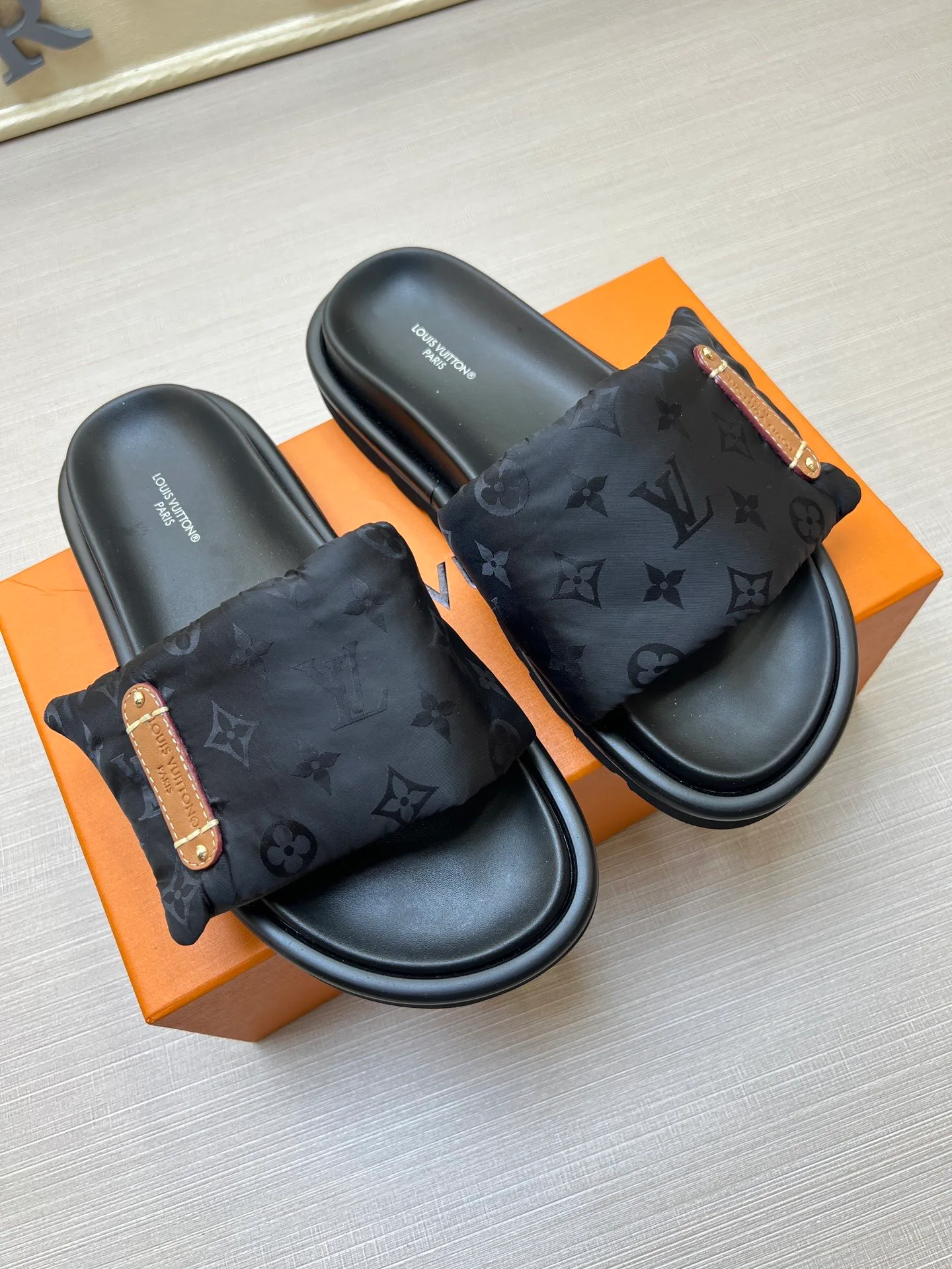 Шлепанцы Женские Louis Vuitton 9801564