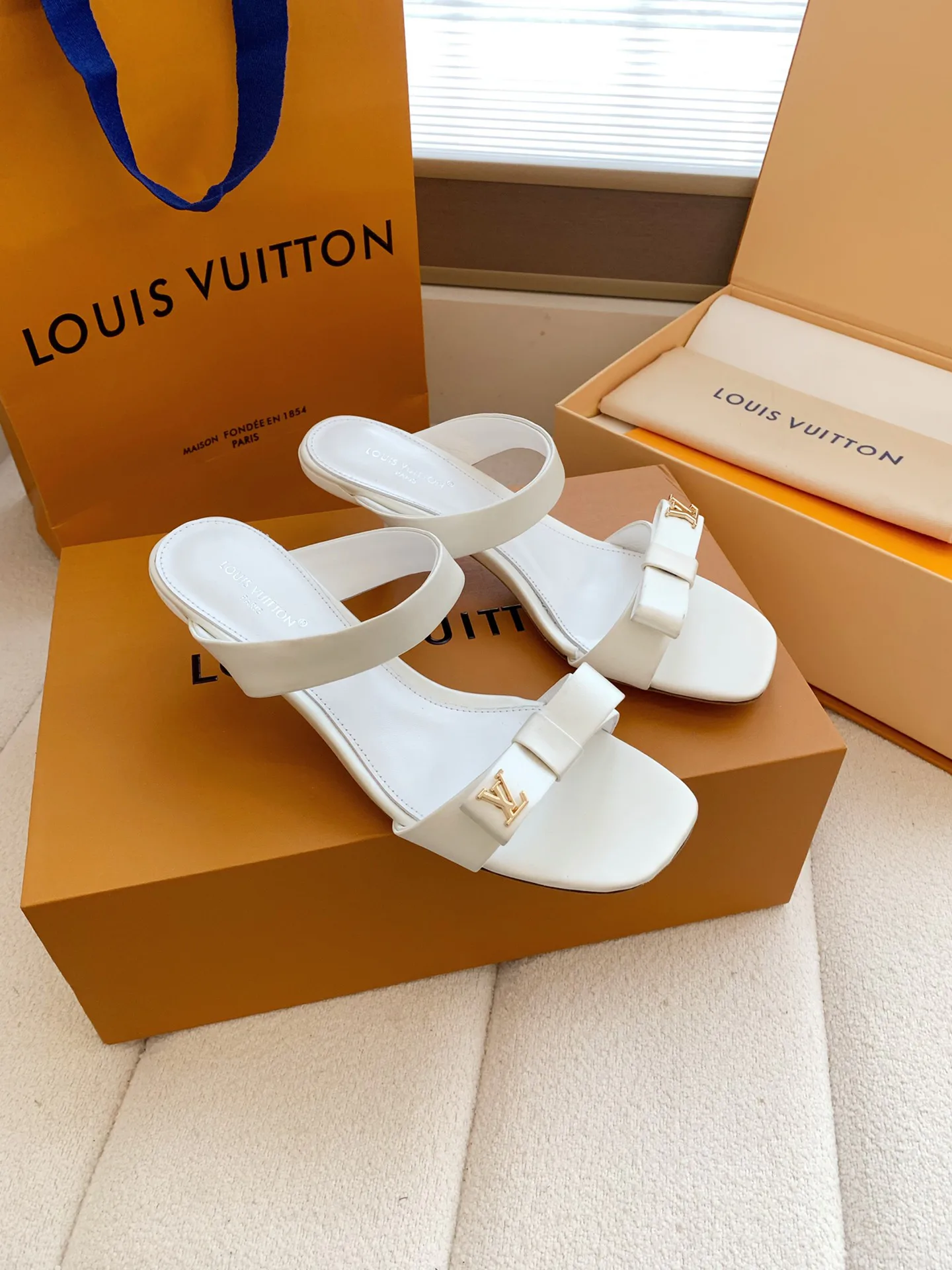 Босоножки Женские Louis Vuitton 13084441