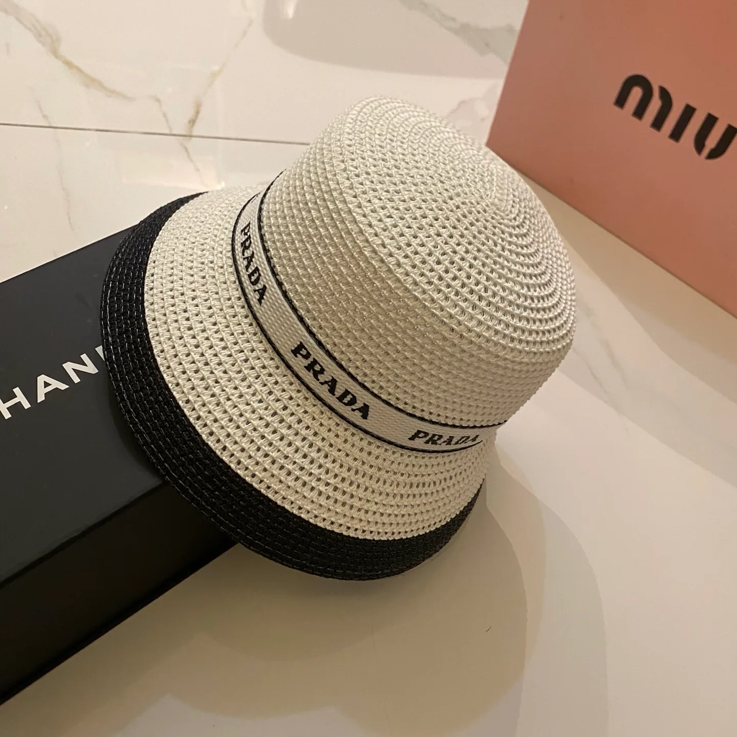 Головные Уборы Prada 17498291